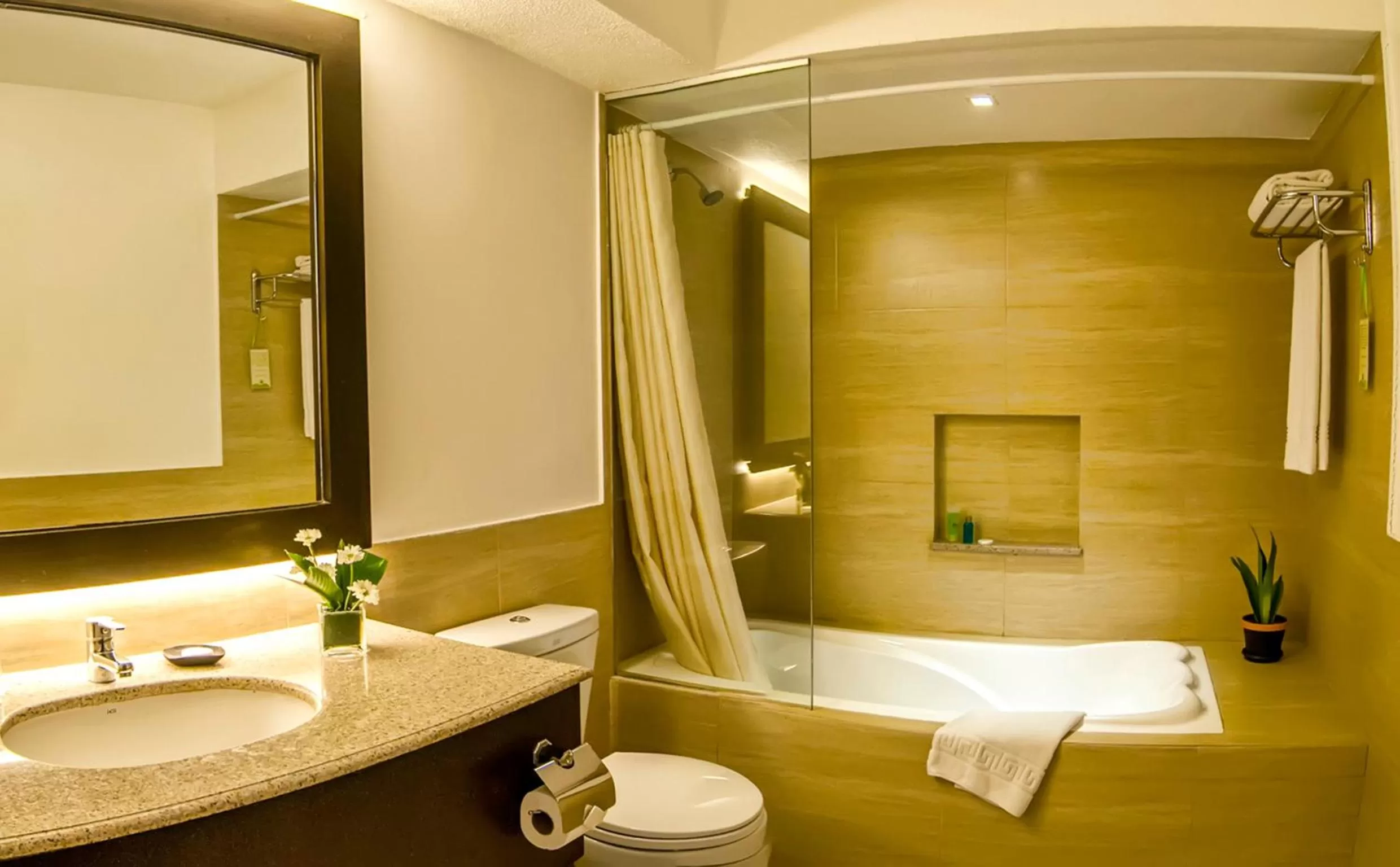 Junior Suite in Montebello Villa Hotel