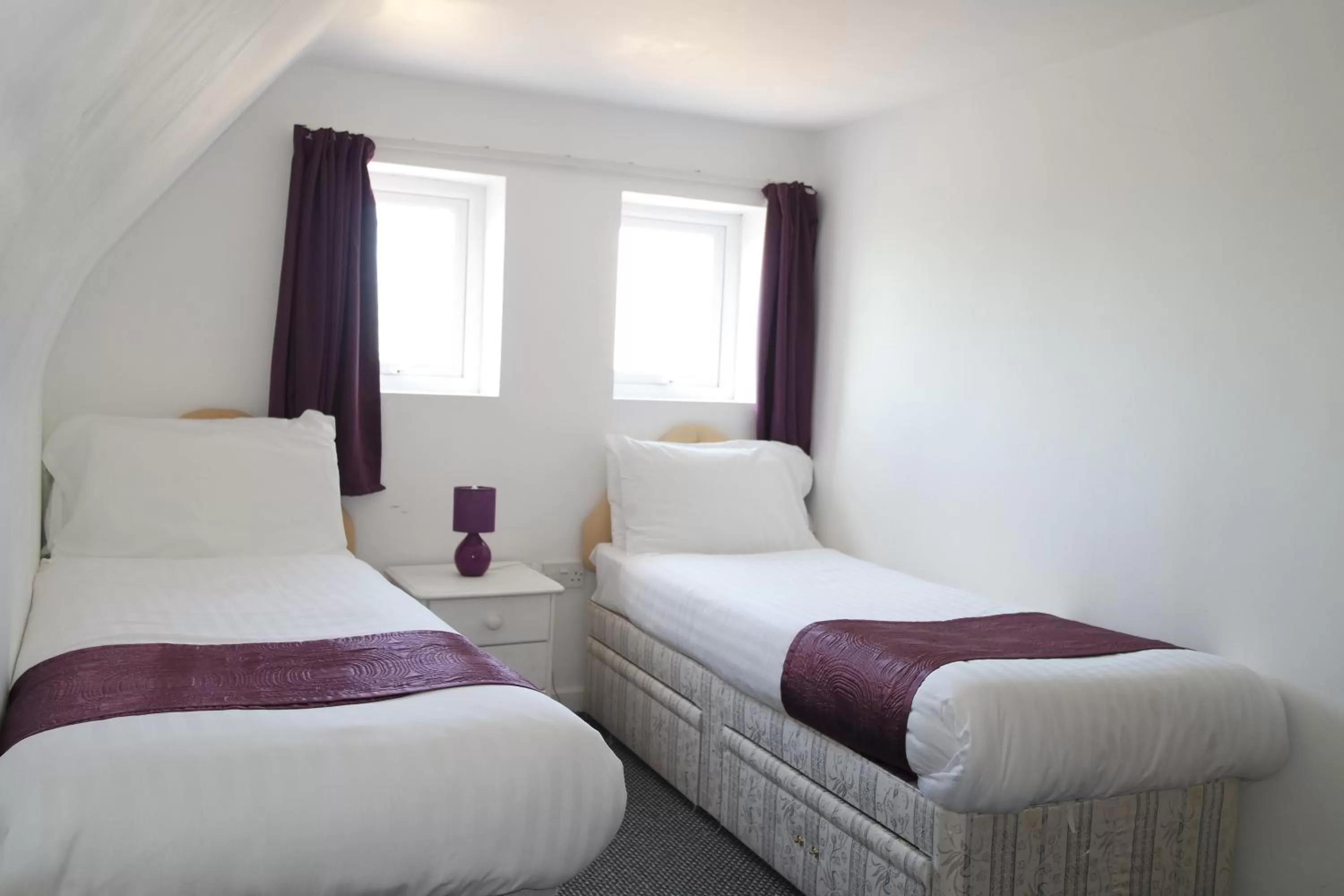 Bedroom, Bed in Gable End Hotel