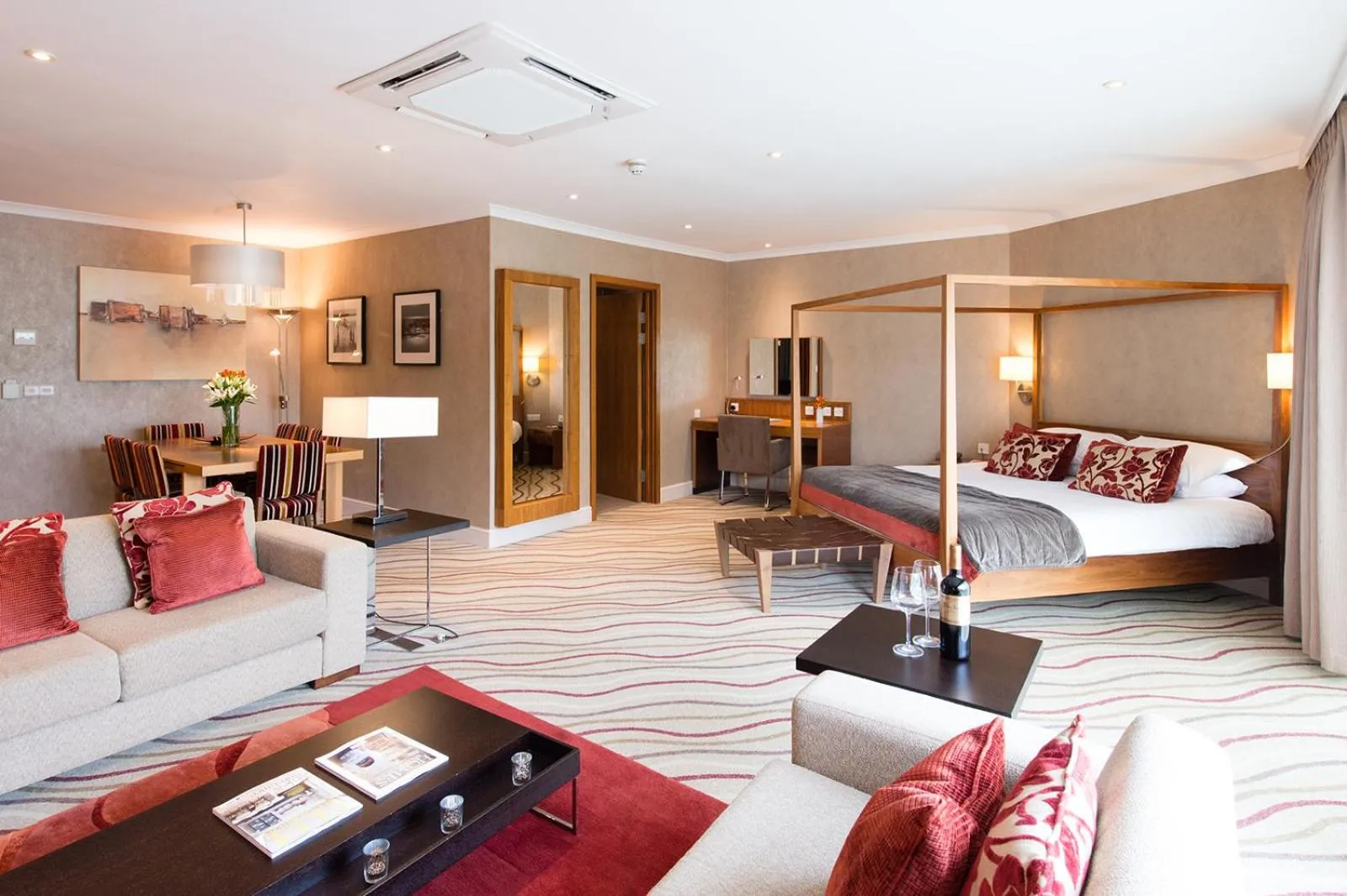 Photo of the whole room, Bed in Lakeside Park Hotel & Spa