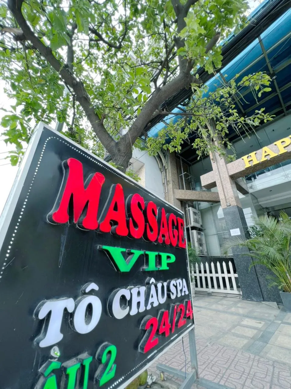 Happy Life Hotel District 7 Gần SECC