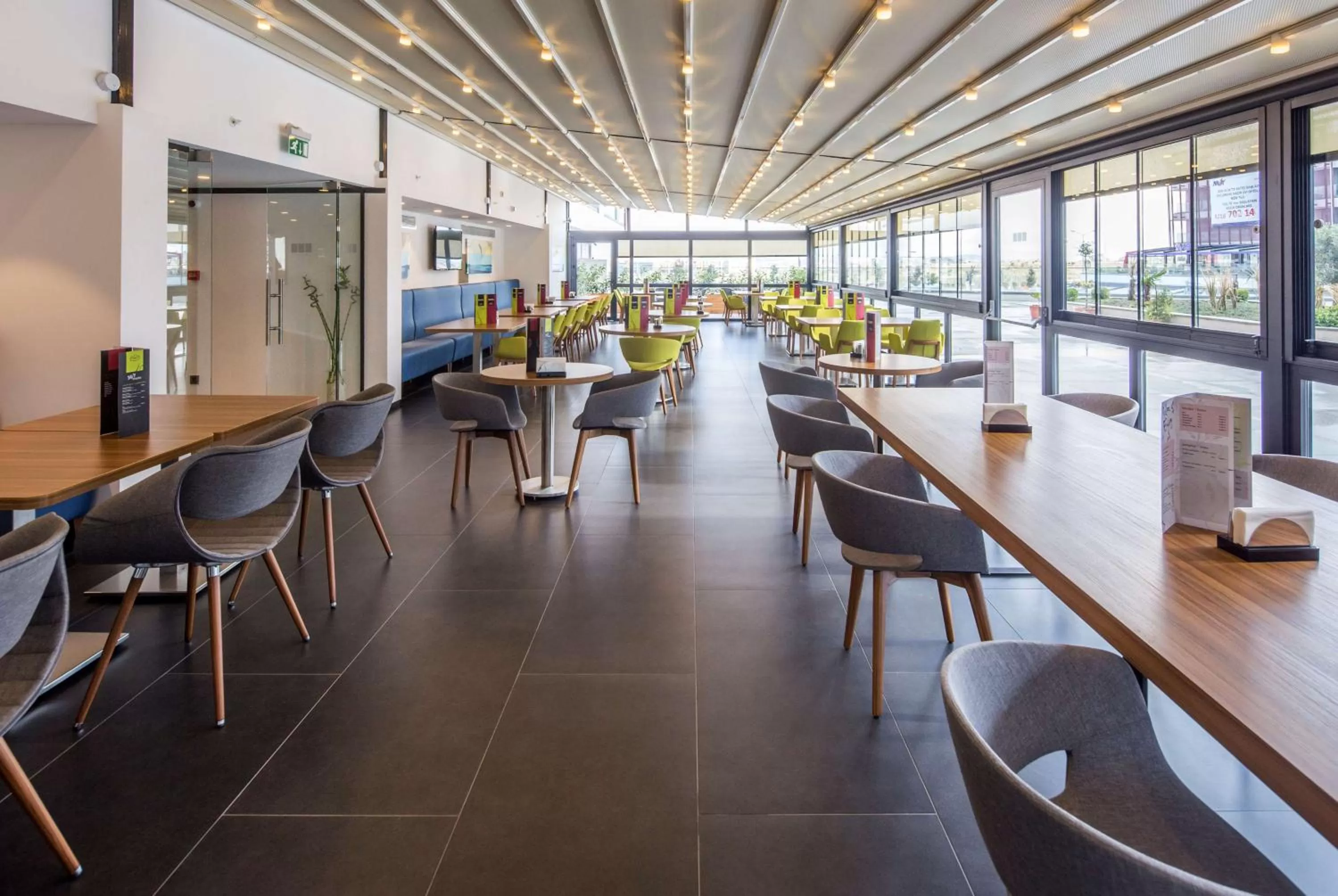 Dining area in Hampton by Hilton Istanbul Kurtkoy