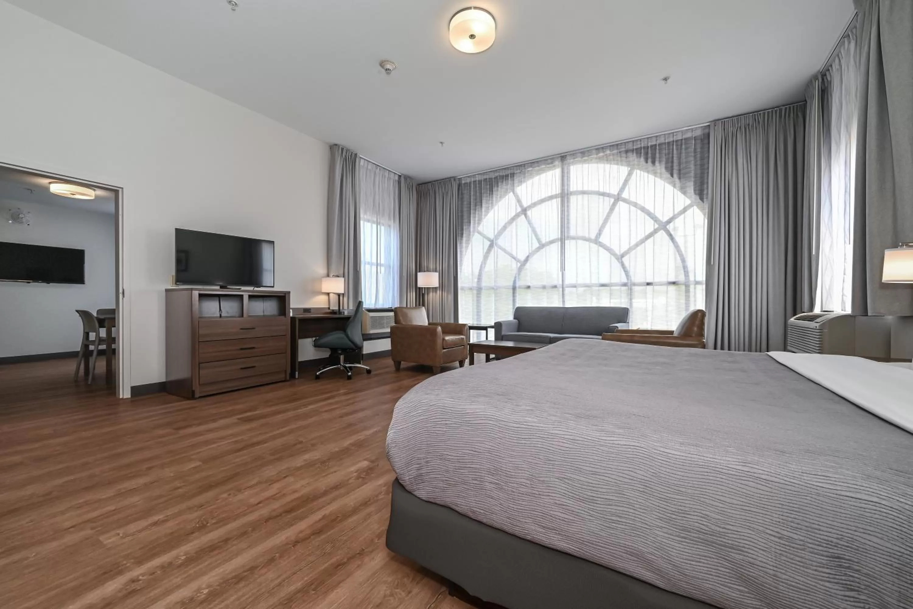 Bed in Quality Inn & Suites Matthews - Charlotte