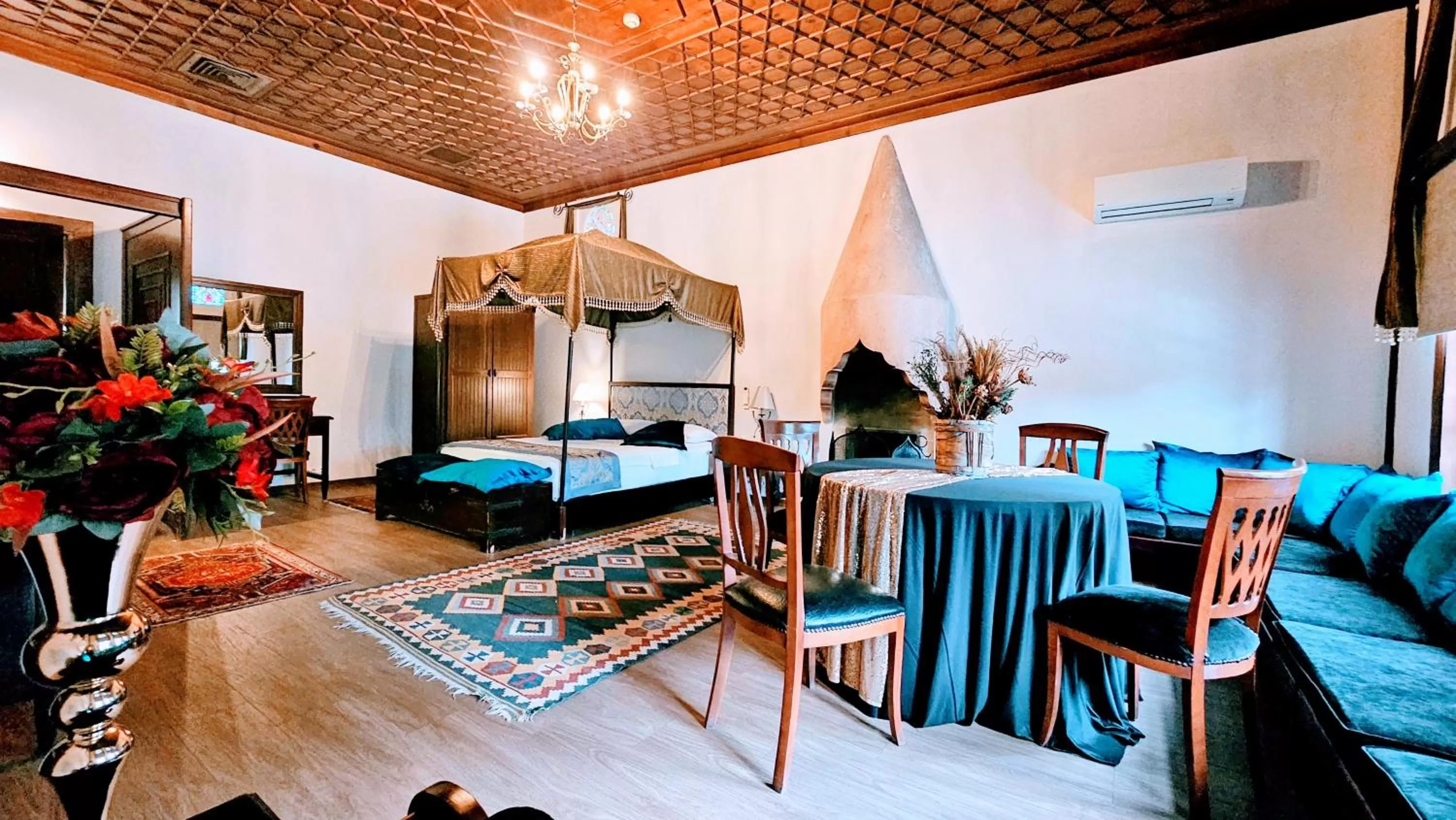 Photo of the whole room, Bed in Otantik Hotel & Spa