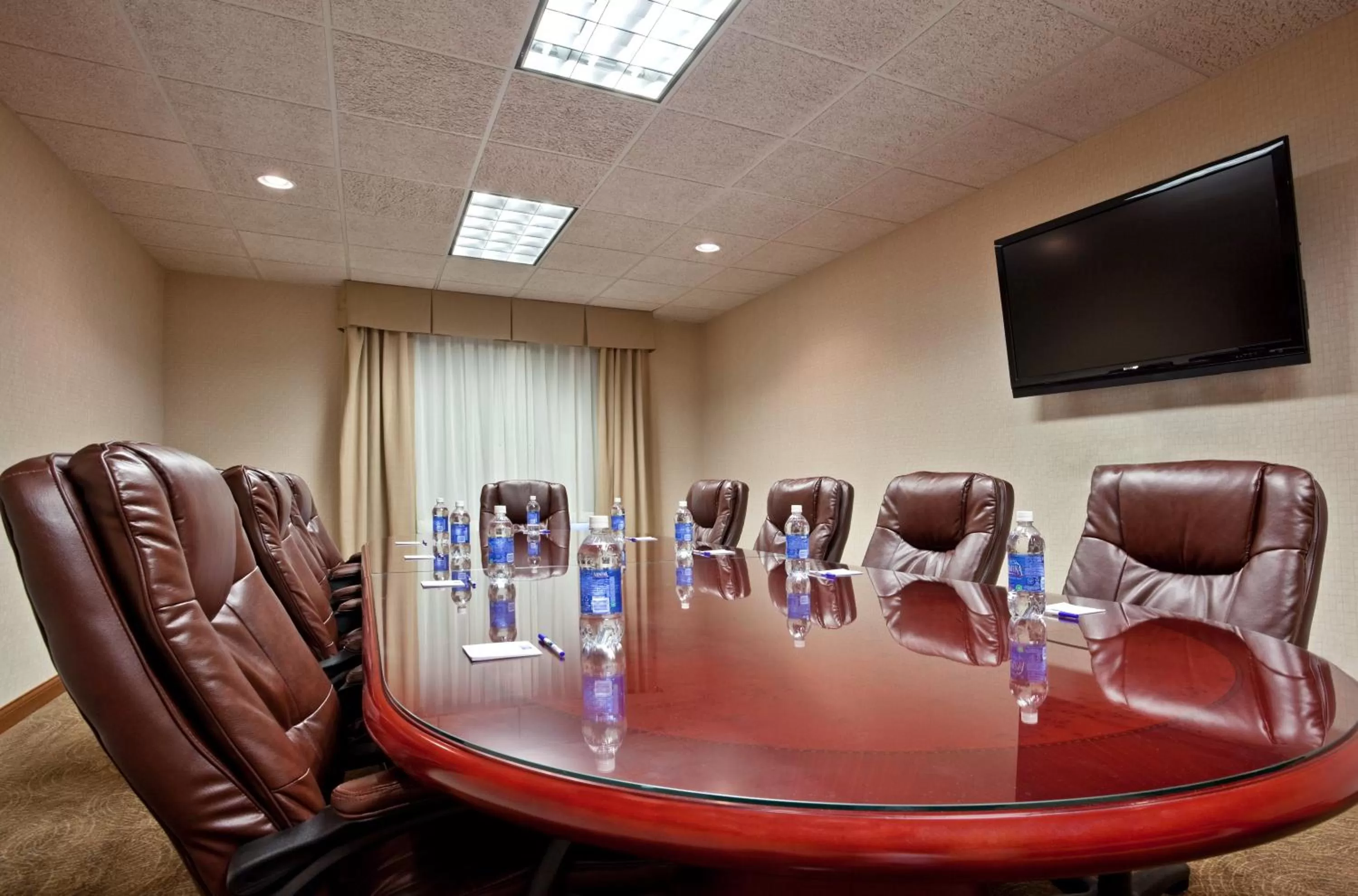 Meeting/conference room in Holiday Inn Express Hotel & Suites Tipp City by IHG