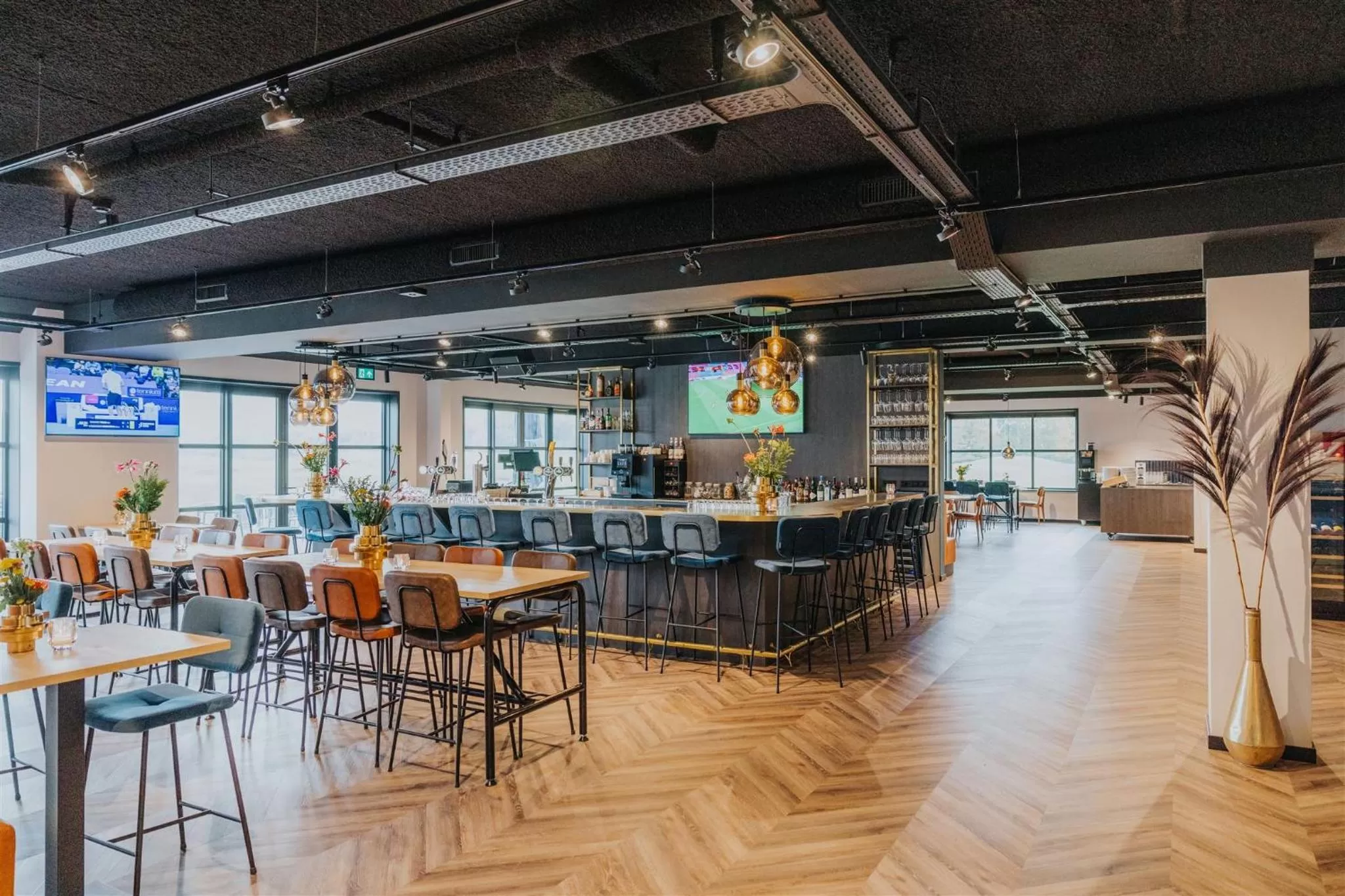 Restaurant/places to eat in Hotel Sportsbar & Brasserie Dorhout Mees