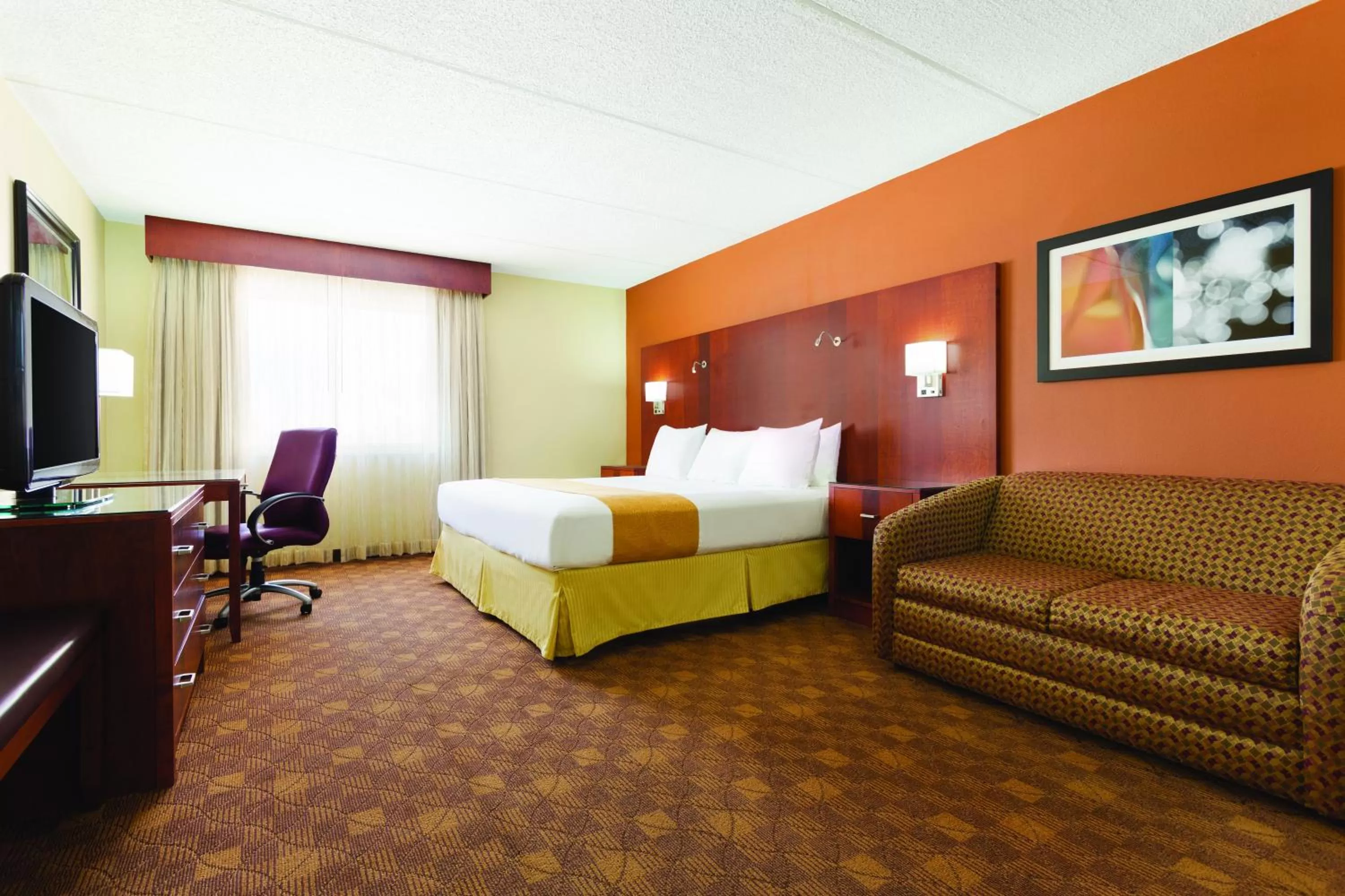 Bed in Radisson Akron-Fairlawn Copley