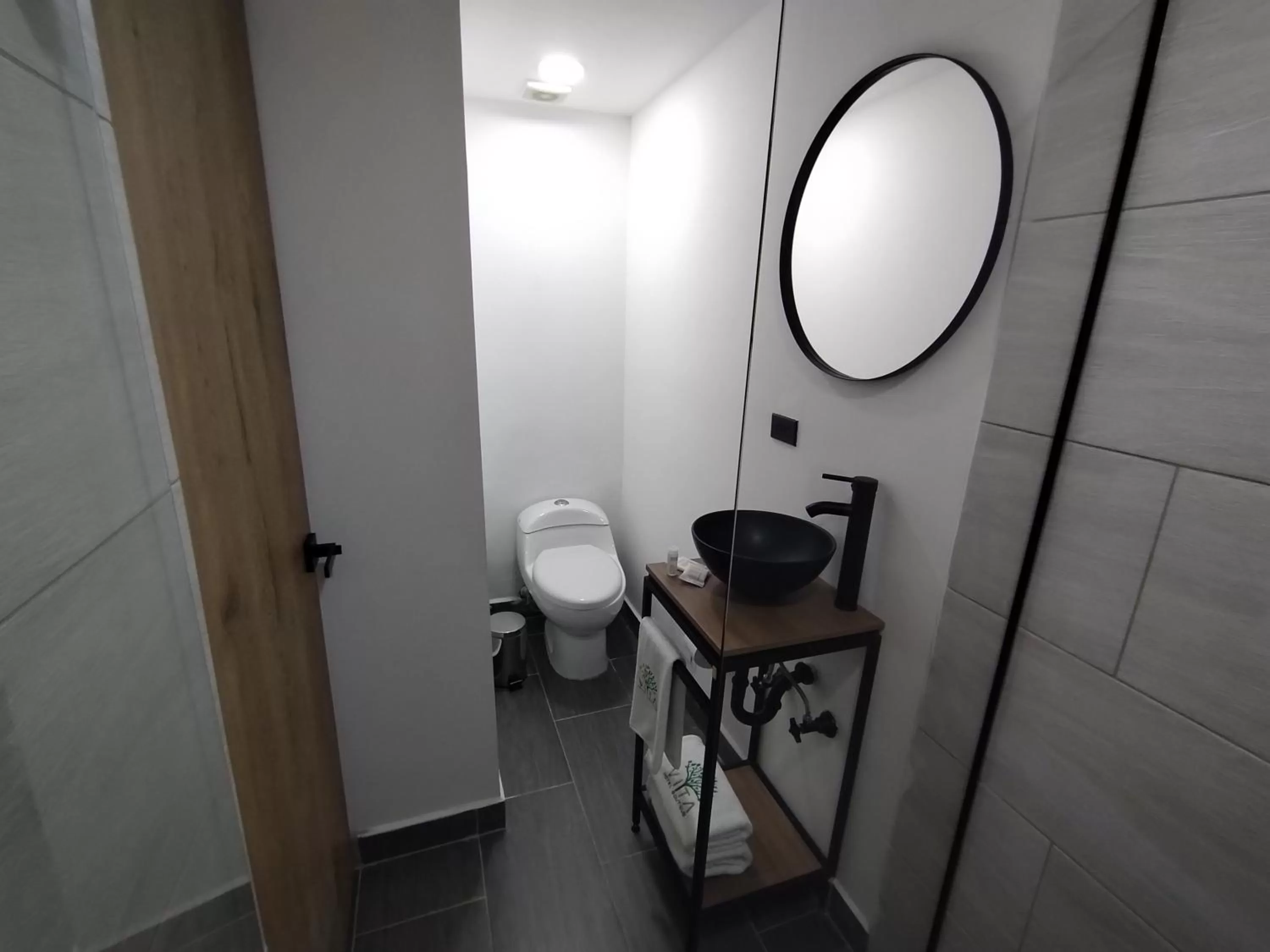 Toilet in Vita Hotel Boutique - Aire Acondicionado & Desayuno