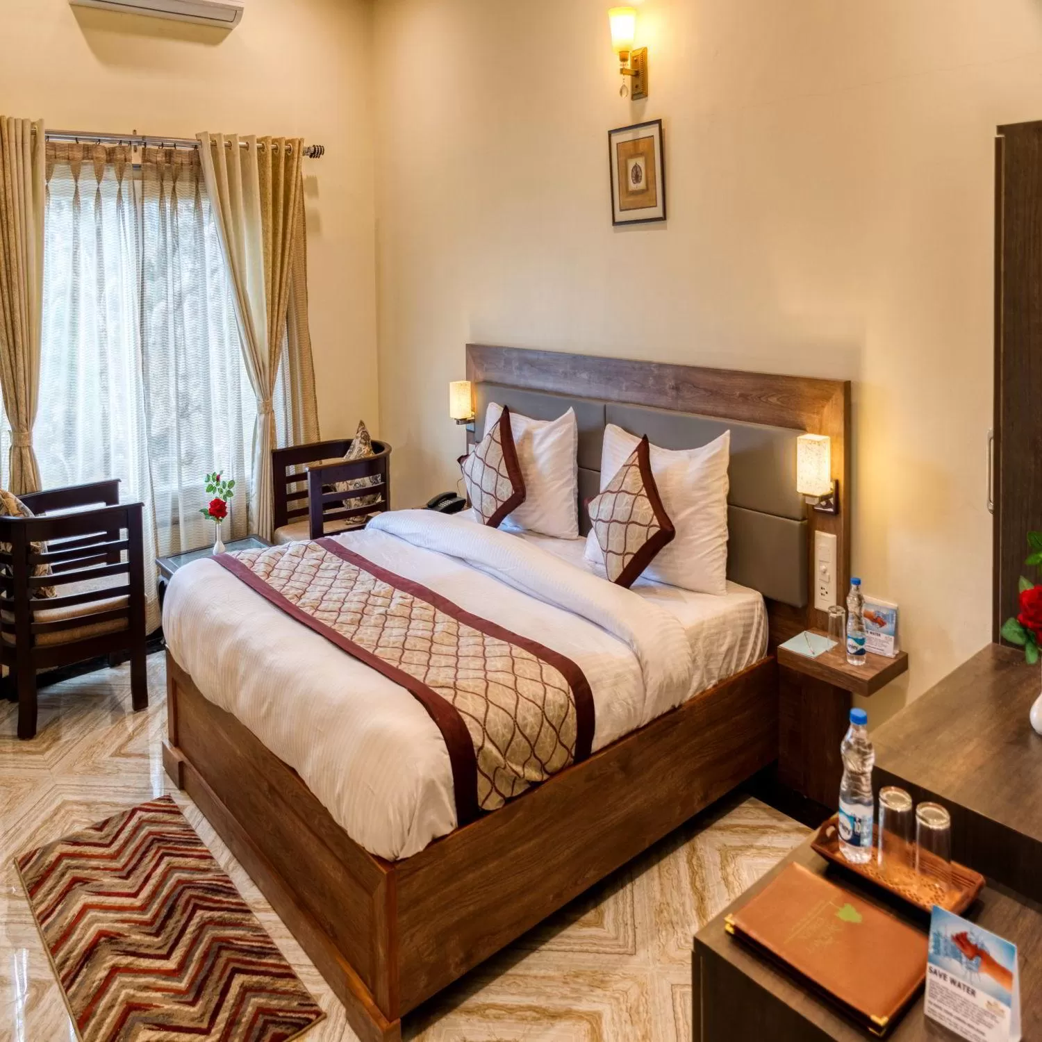 Photo of the whole room, Bed in The Walnut Creek