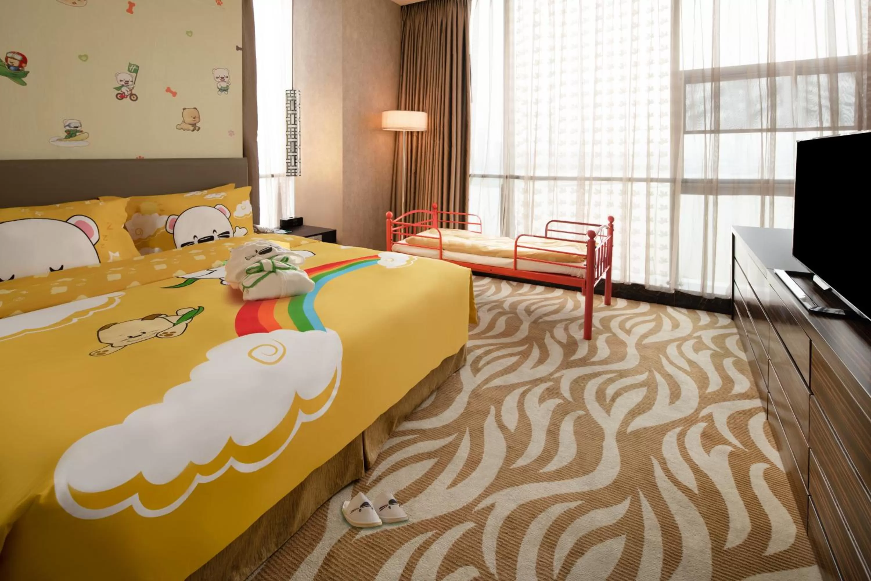 Photo of the whole room, Bed in Holiday Inn Nanchang Riverside by IHG