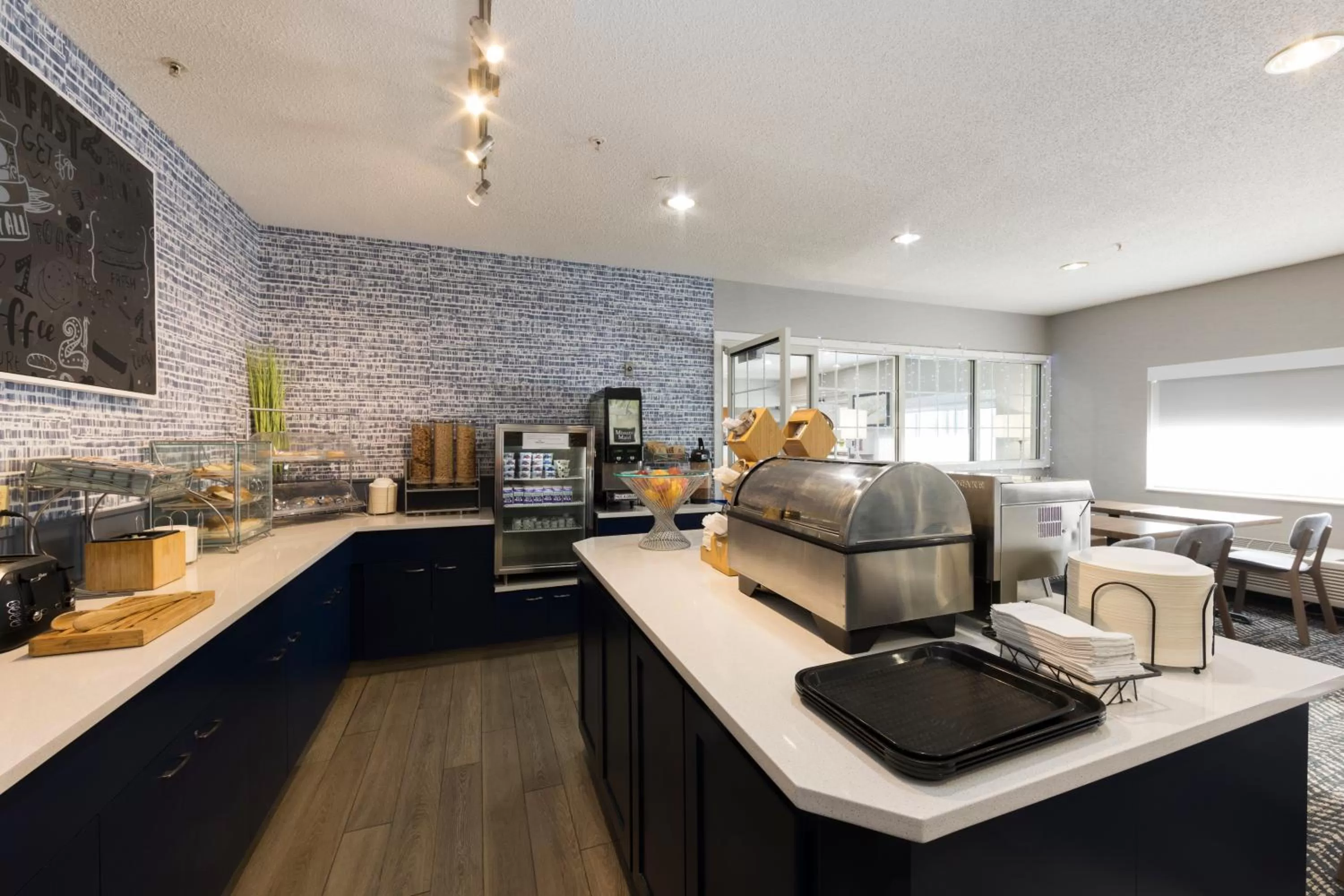 Breakfast in AmericInn by Wyndham Duluth