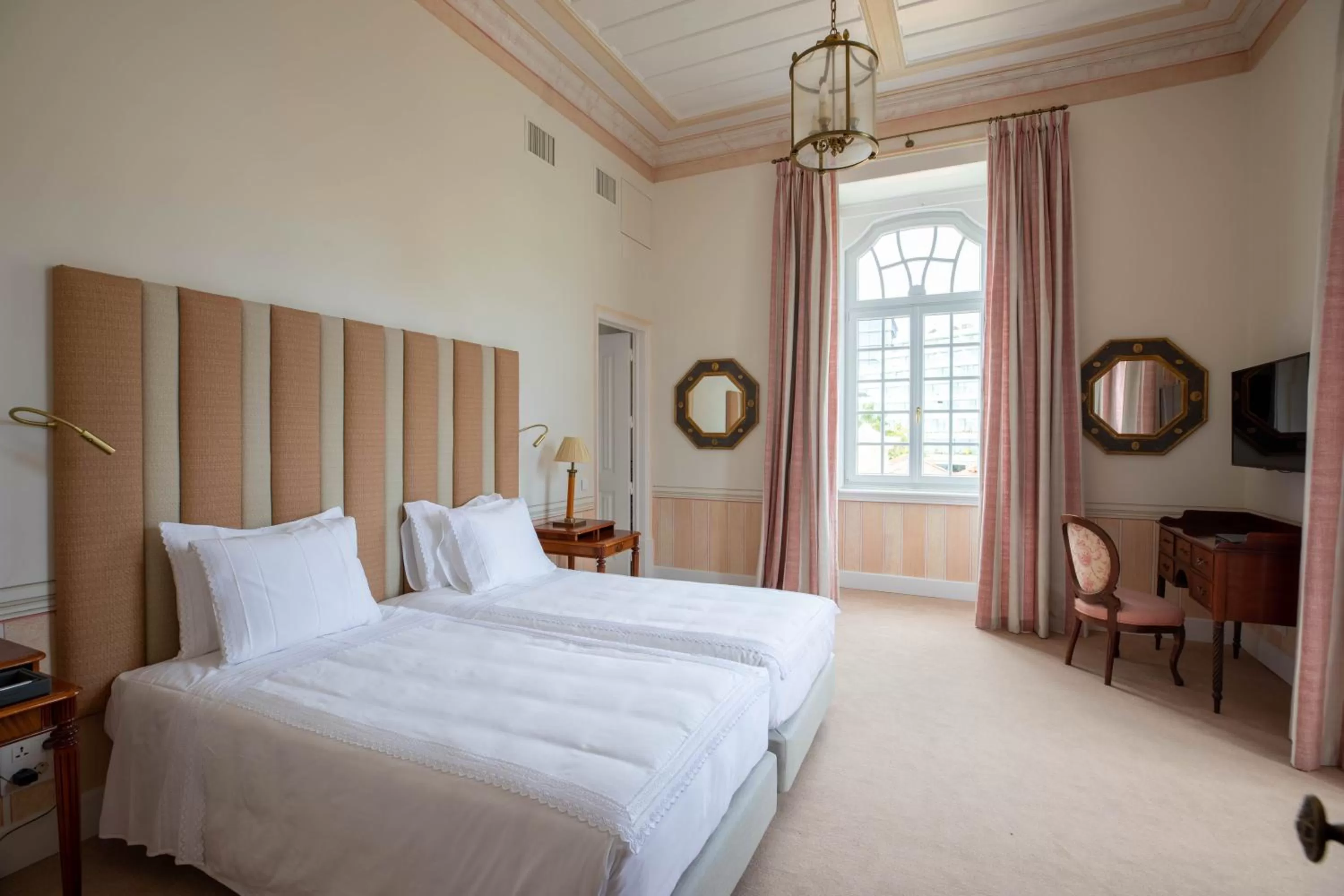 Bed in Estoril Vintage Hotel