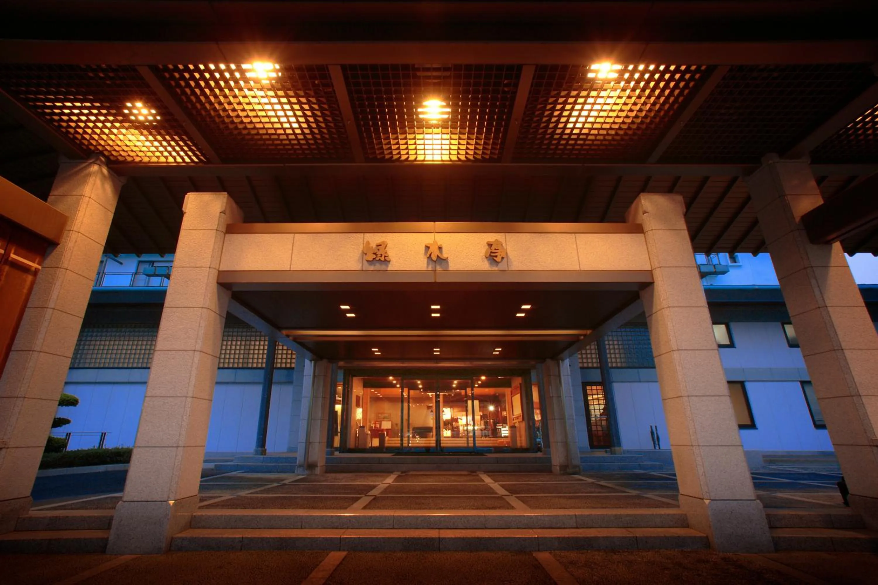 Facade/entrance in Ryokusuitei