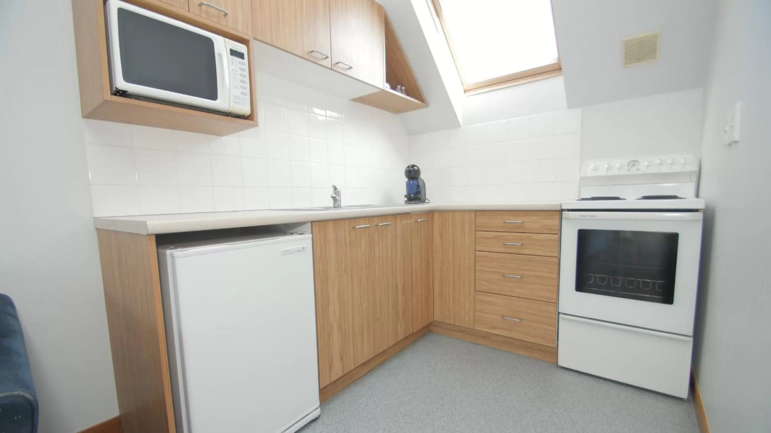 Kitchen or kitchenette in ASURE Christchurch Classic Motel & Apartments