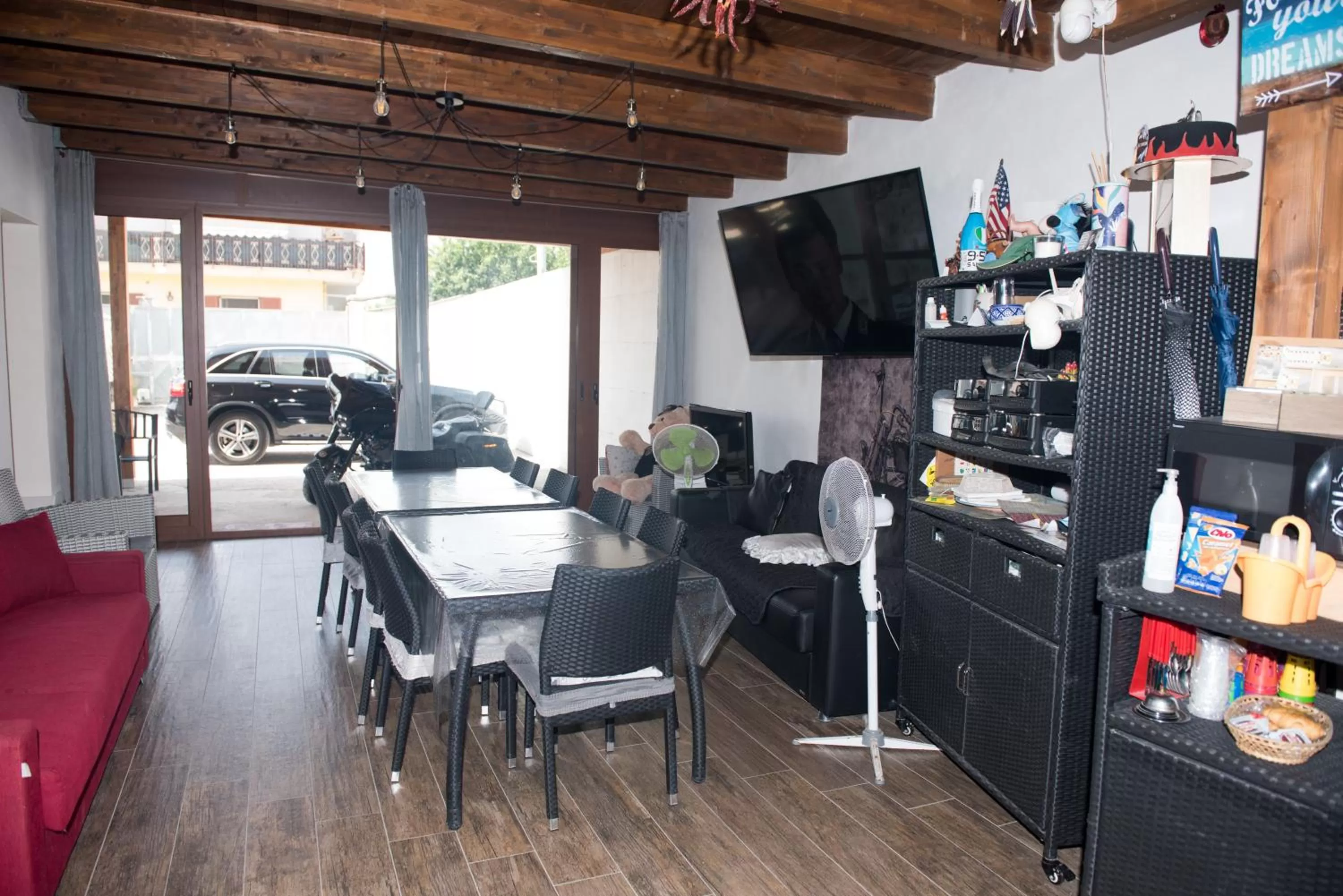 Communal lounge/ TV room in B&B S Home