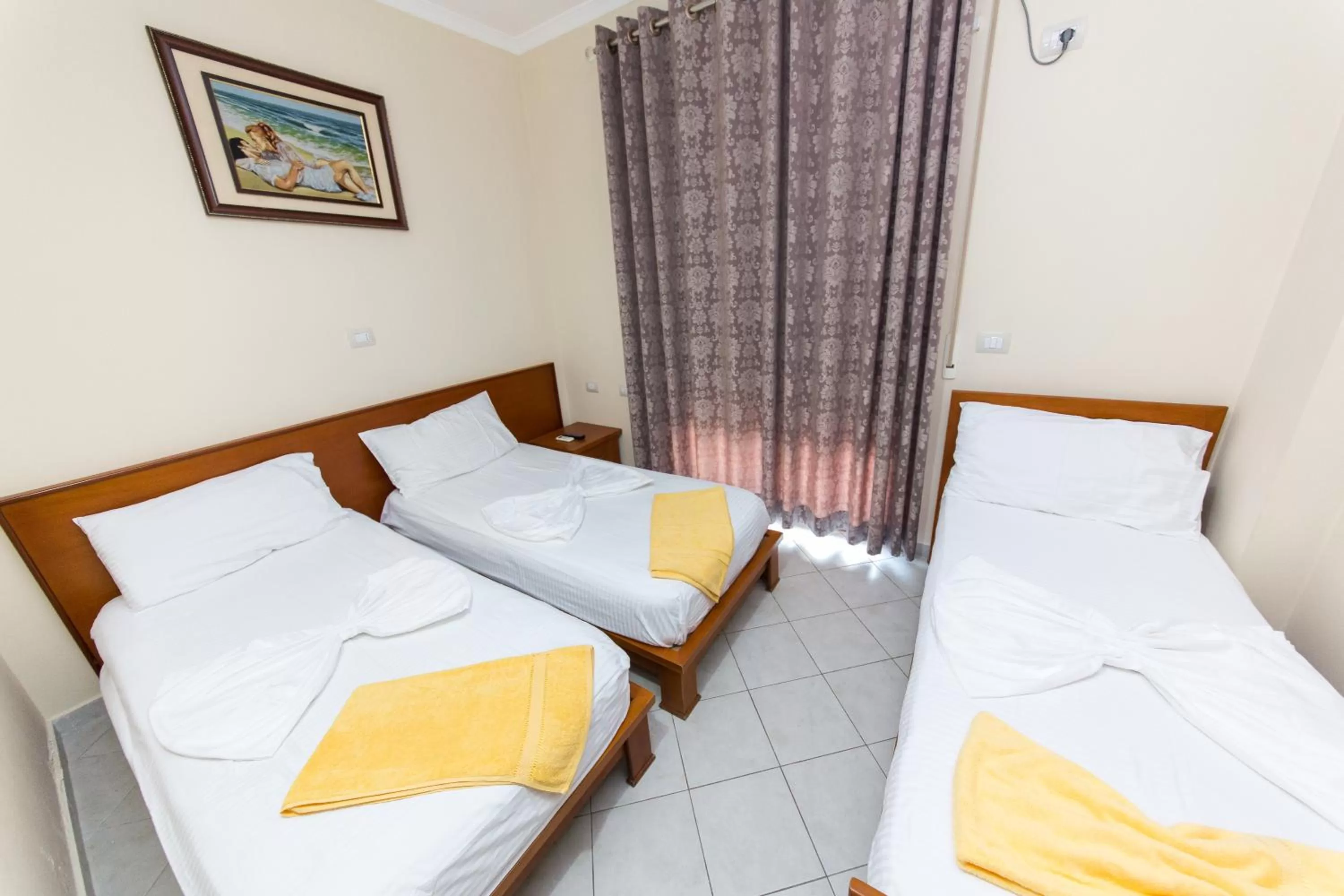 Standard Triple Room with Balcony in Hotel Vila Misiri