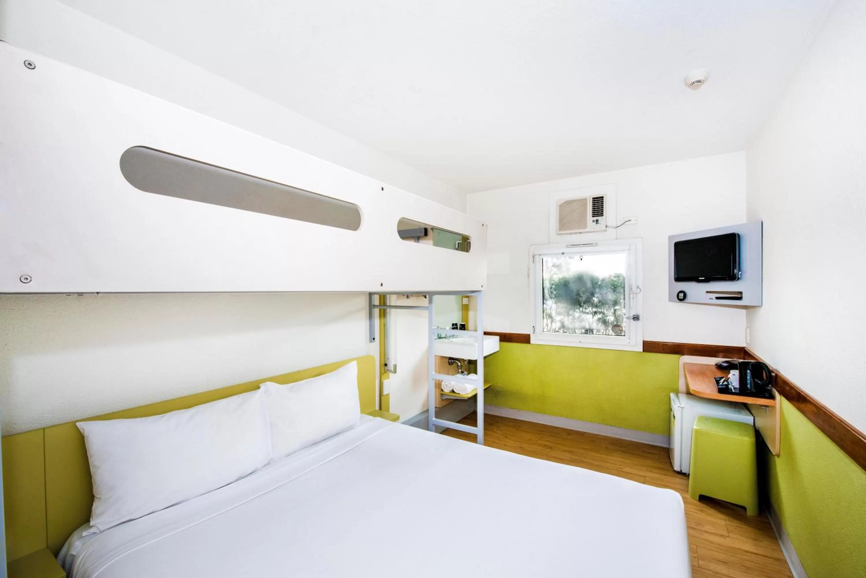 Photo of the whole room, Bed in ibis Budget Wentworthville