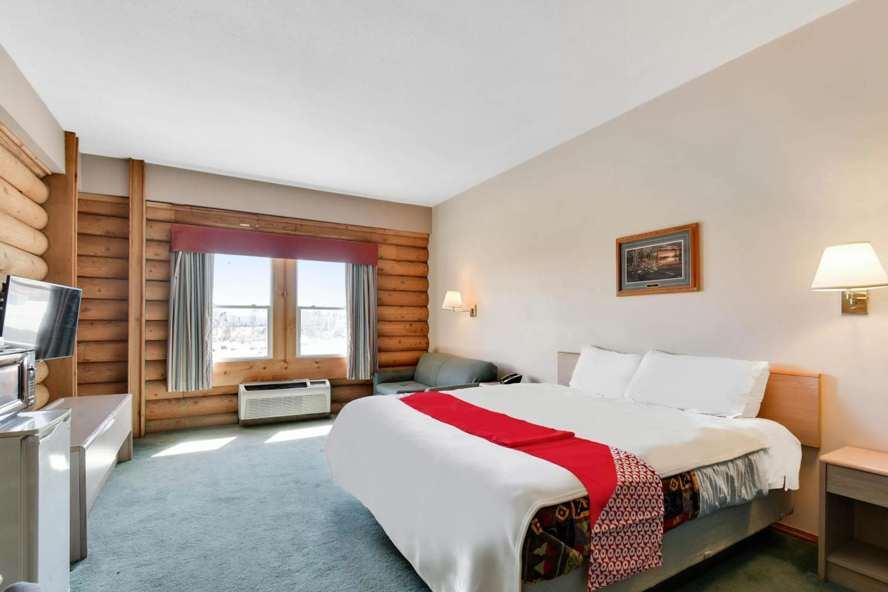 King Room in Casa Loma Inn & Suites by OYO Davenport IA near I-80