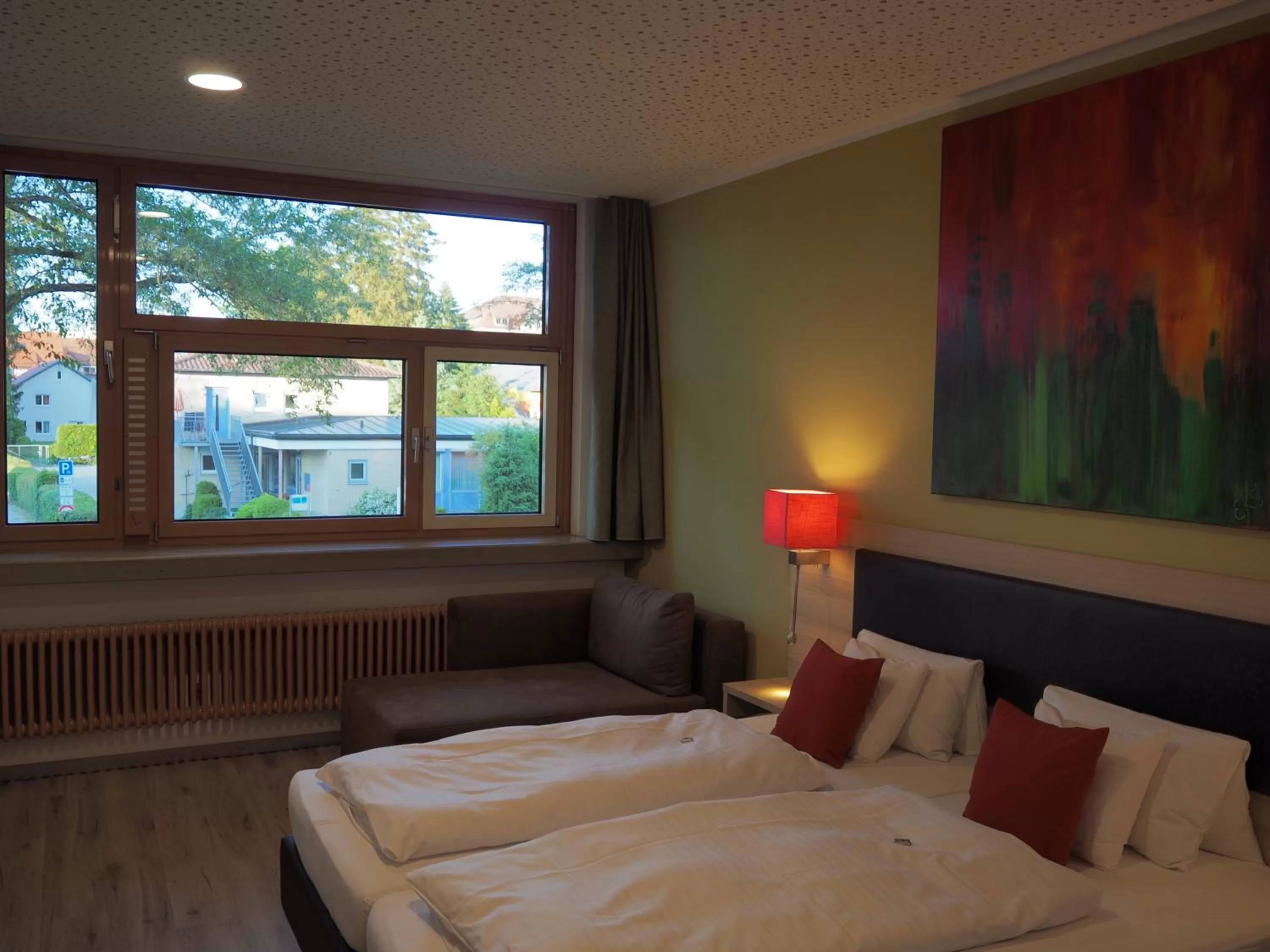 Photo of the whole room, Bed in Hotel „Zur Linde“