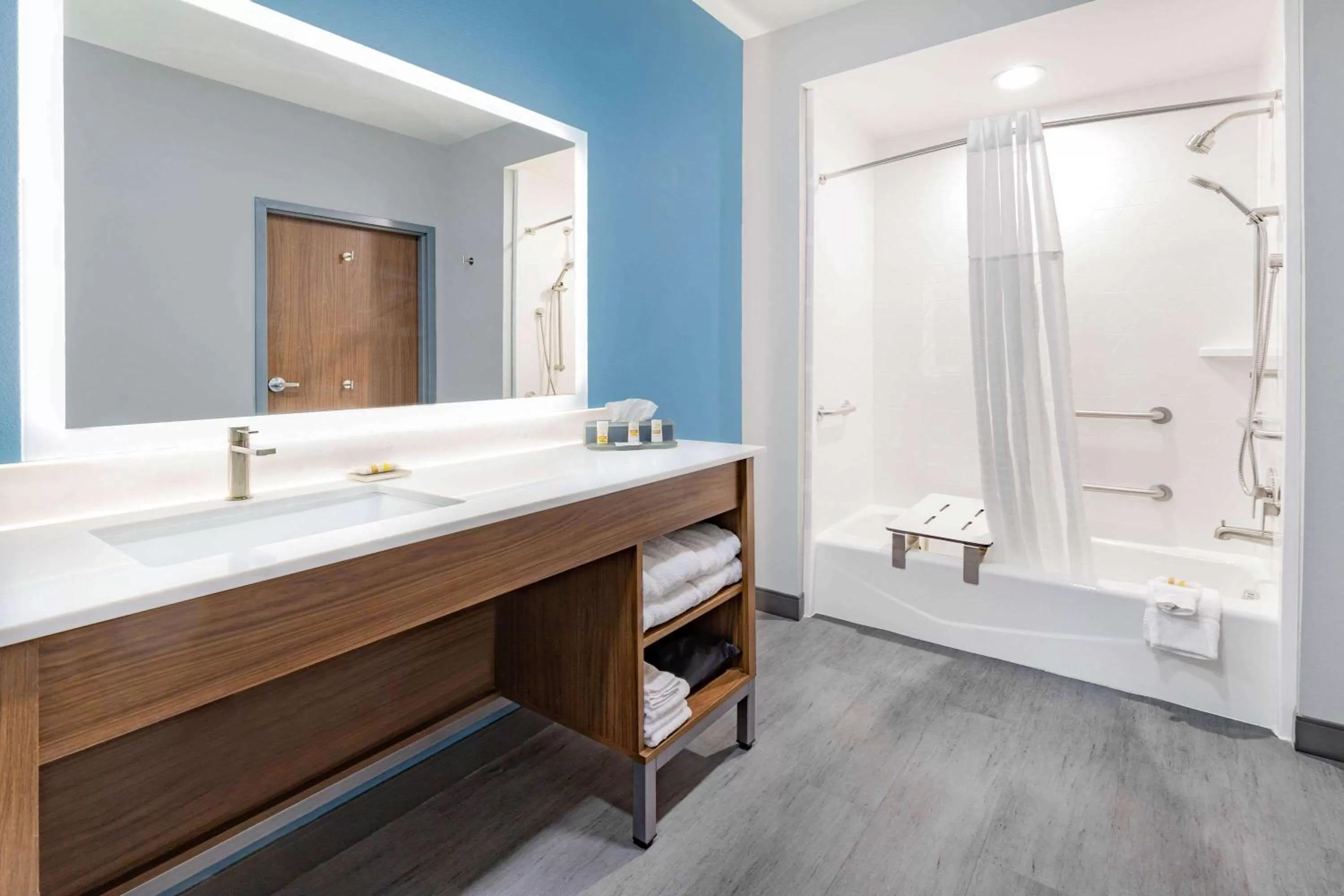 Bathroom in La Quinta Inn & Suites by Wyndham Fort Stockton Northeast