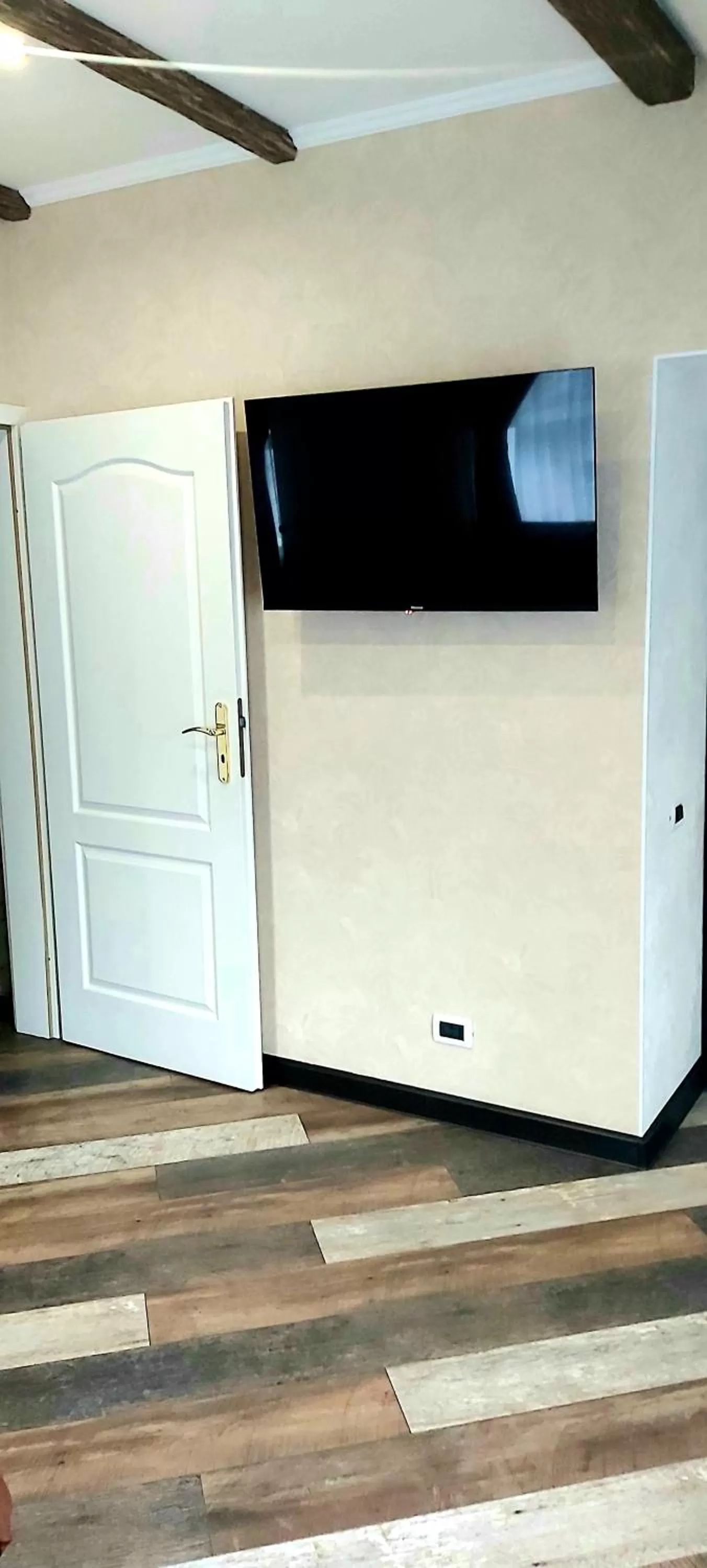 TV/Entertainment Center in White House