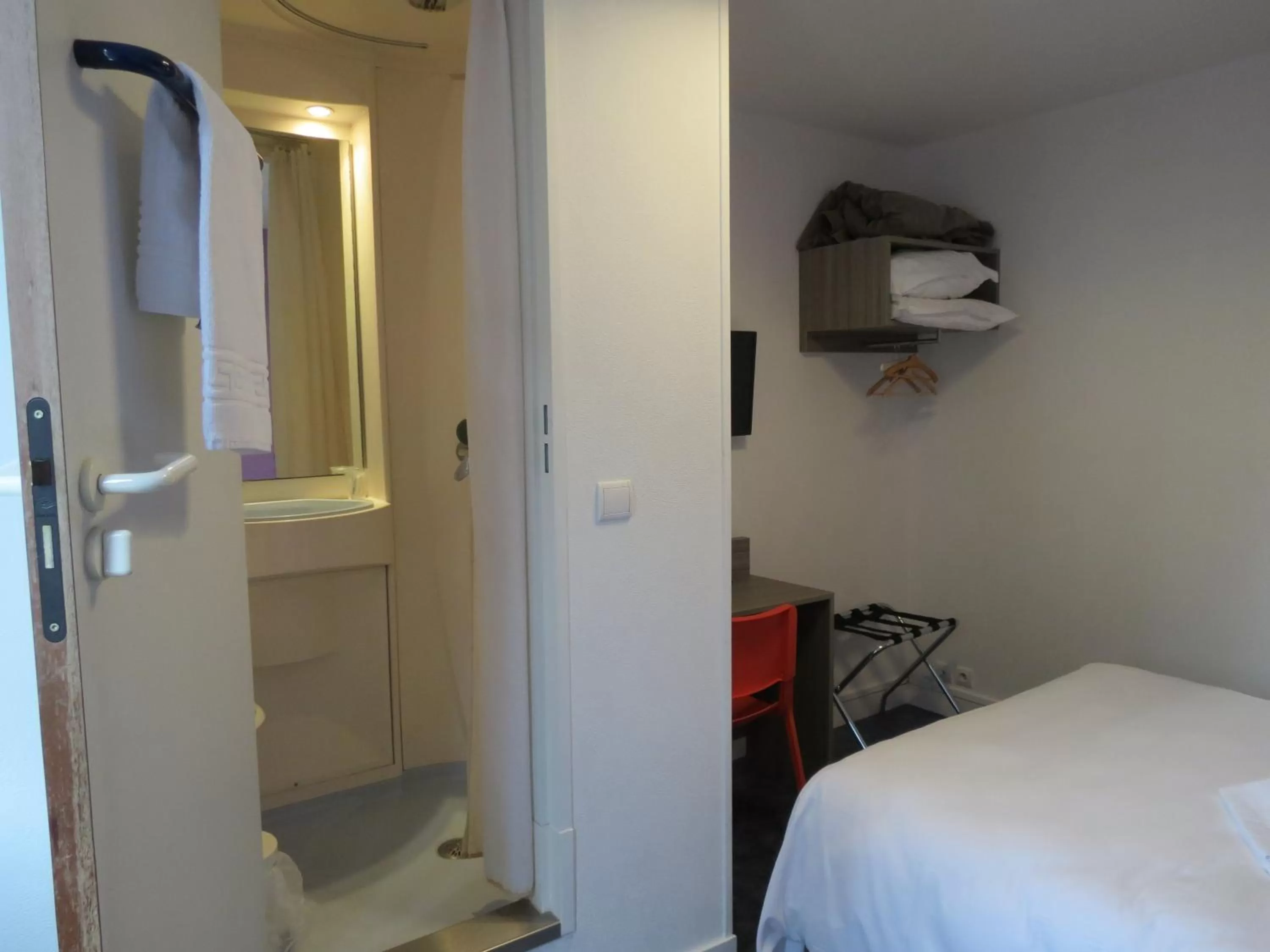 Photo of the whole room, Bed in Hotel le Faisan