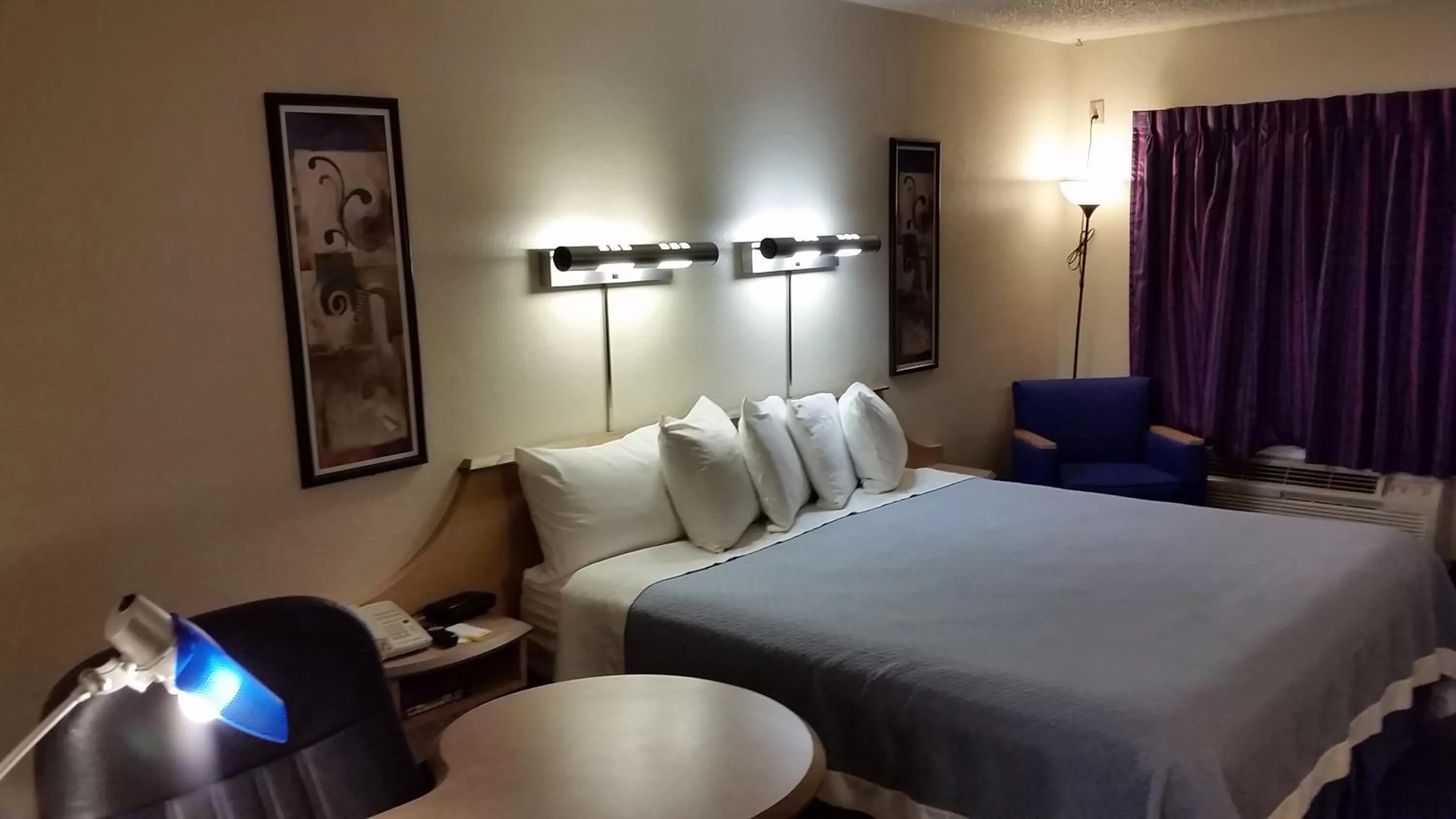Photo of the whole room, Bed in Days Inn by Wyndham Buena Park Anaheim