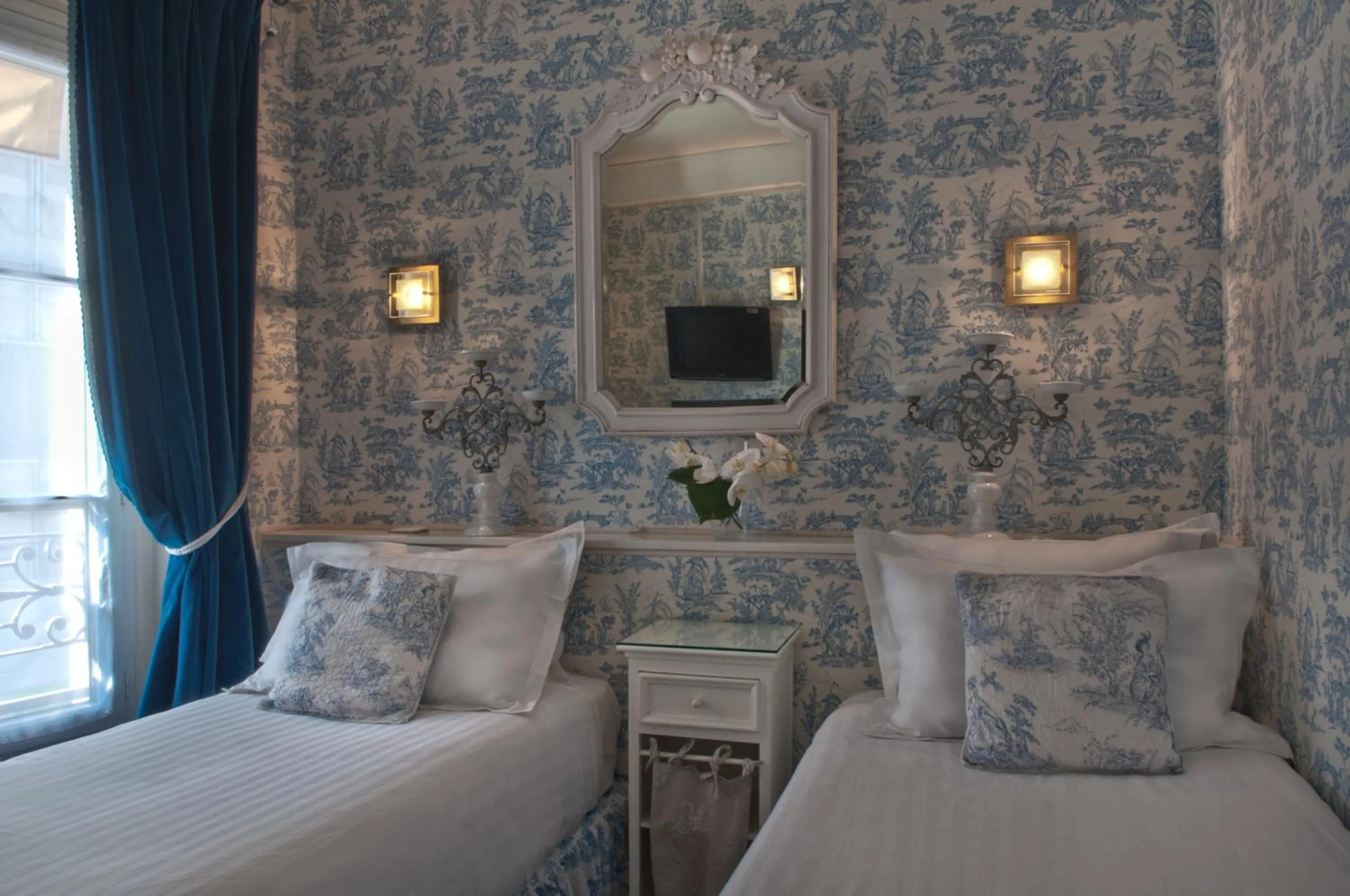 Bedroom, Bed in Hôtel de la Motte Picquet