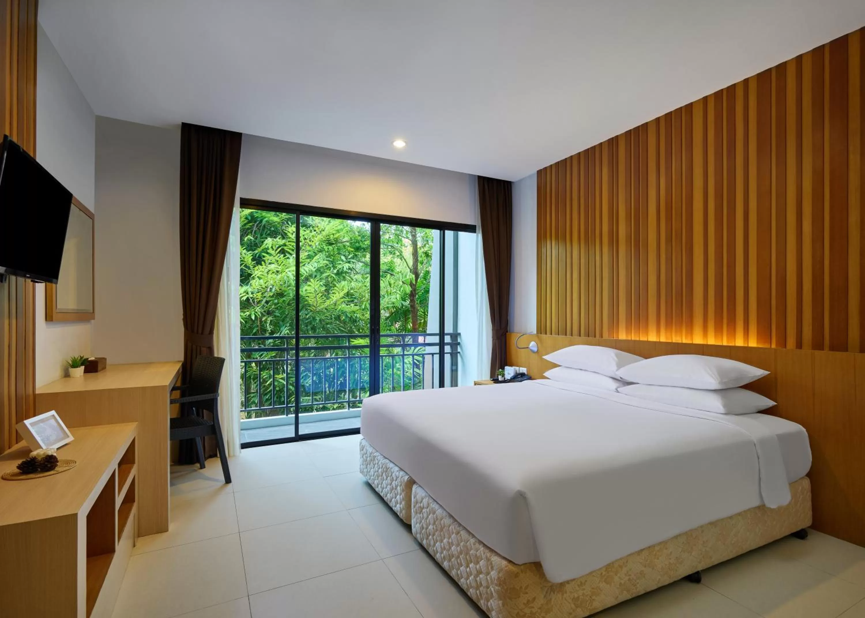 Bed in Nai Yang Beach Resort and Spa