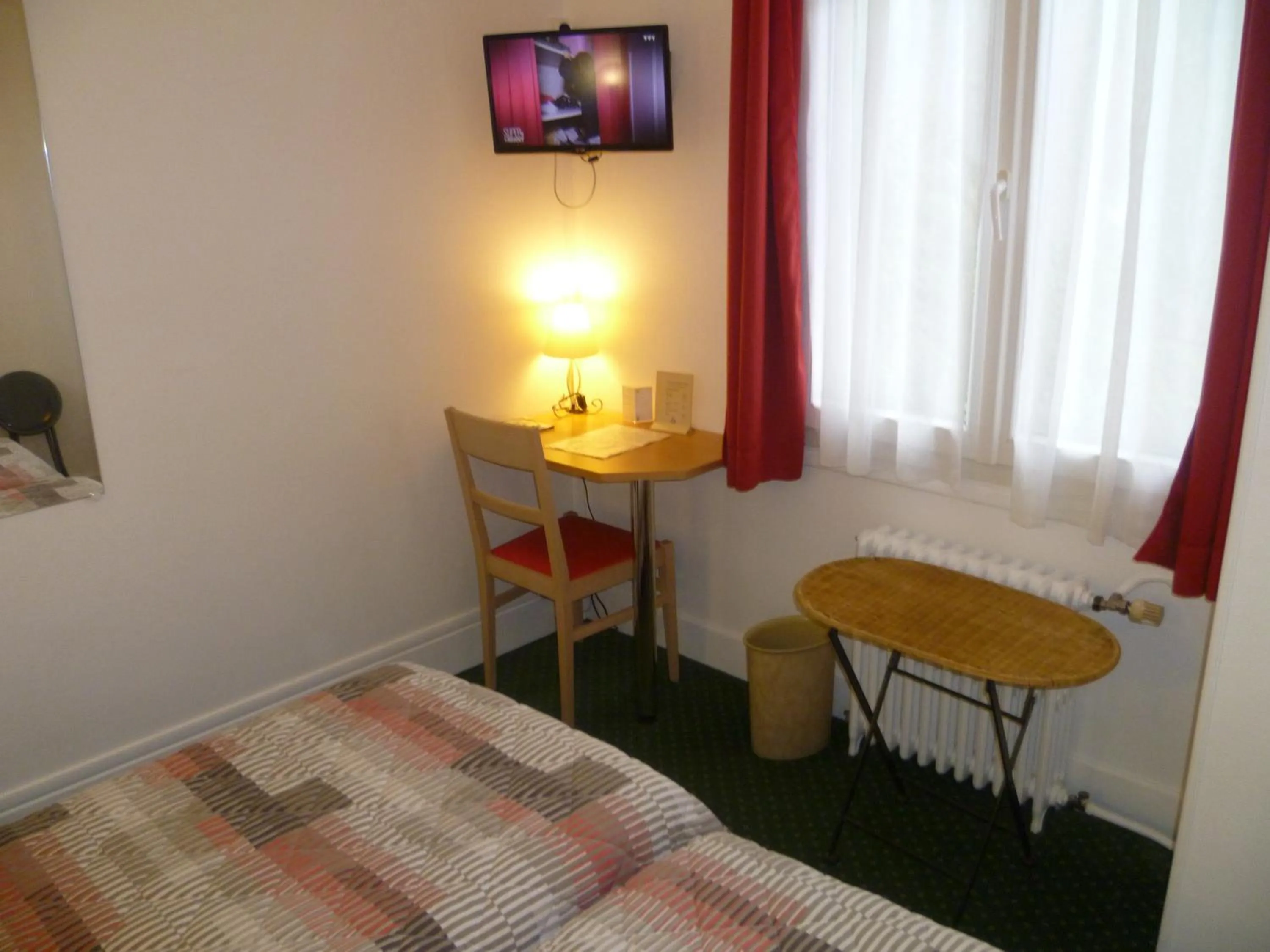 Bed in Hôtel Beauséjour