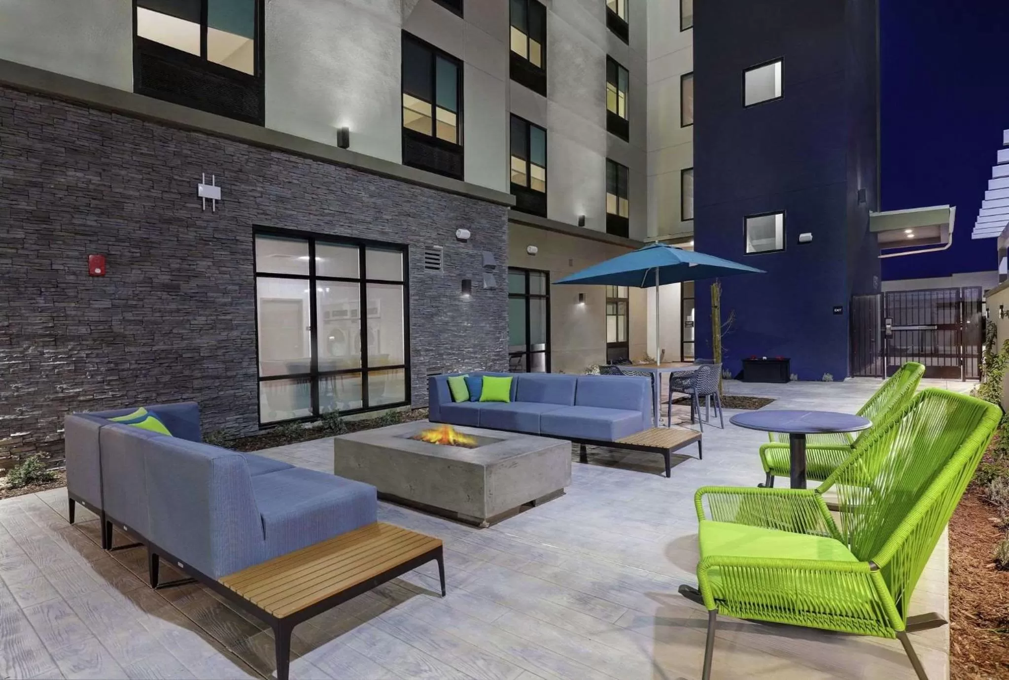 Patio in Hampton Inn Patterson, Ca