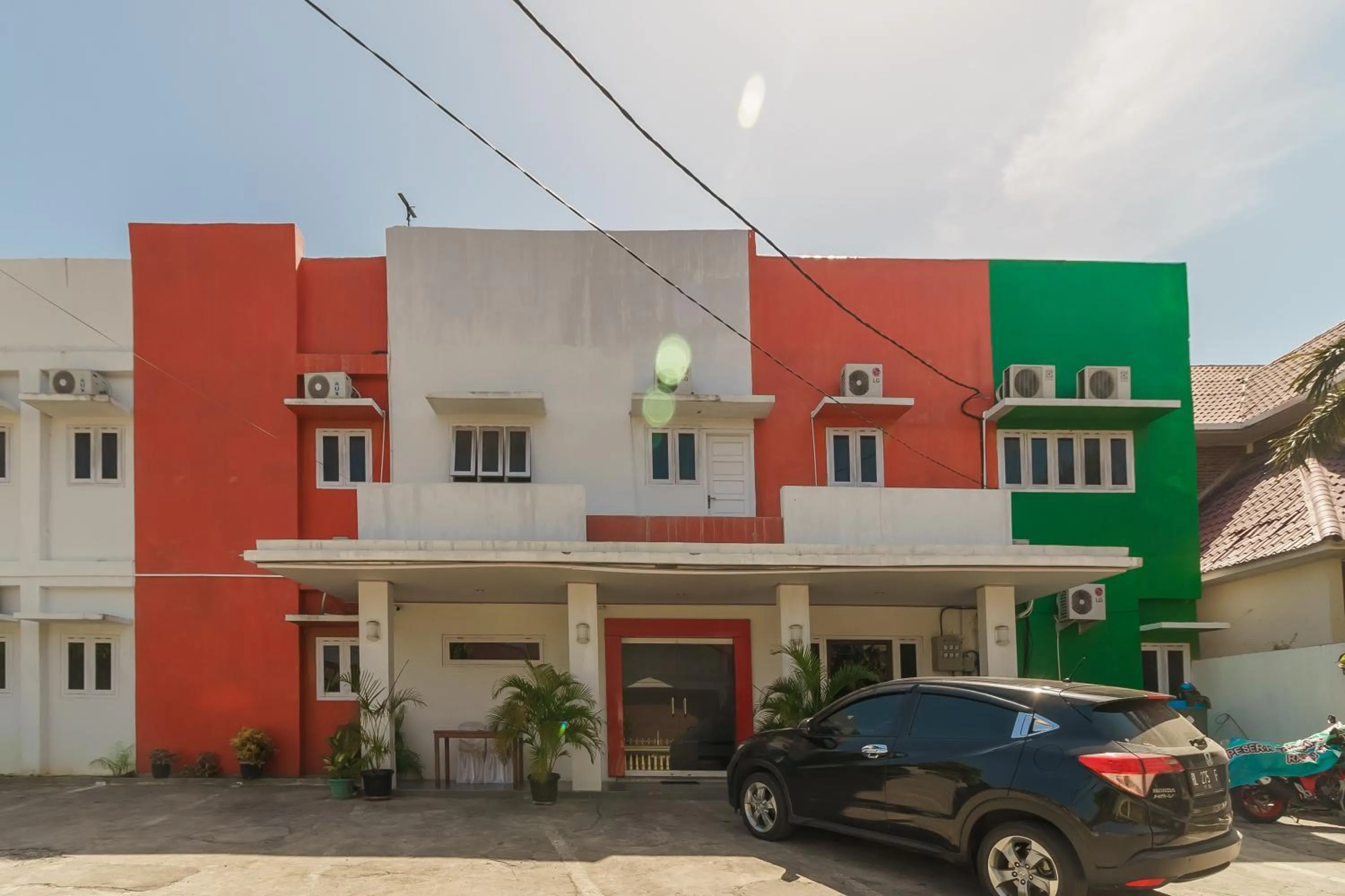 Property logo or sign in RedDoorz Syariah @ Panglima Nyak Makam Aceh