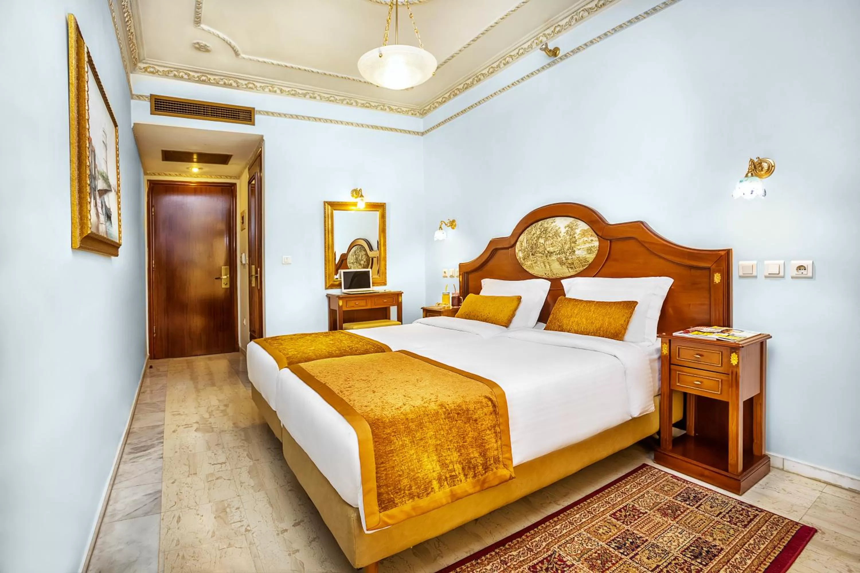 Photo of the whole room, Bed in Imperial Palace Classical Hotel Thessaloniki