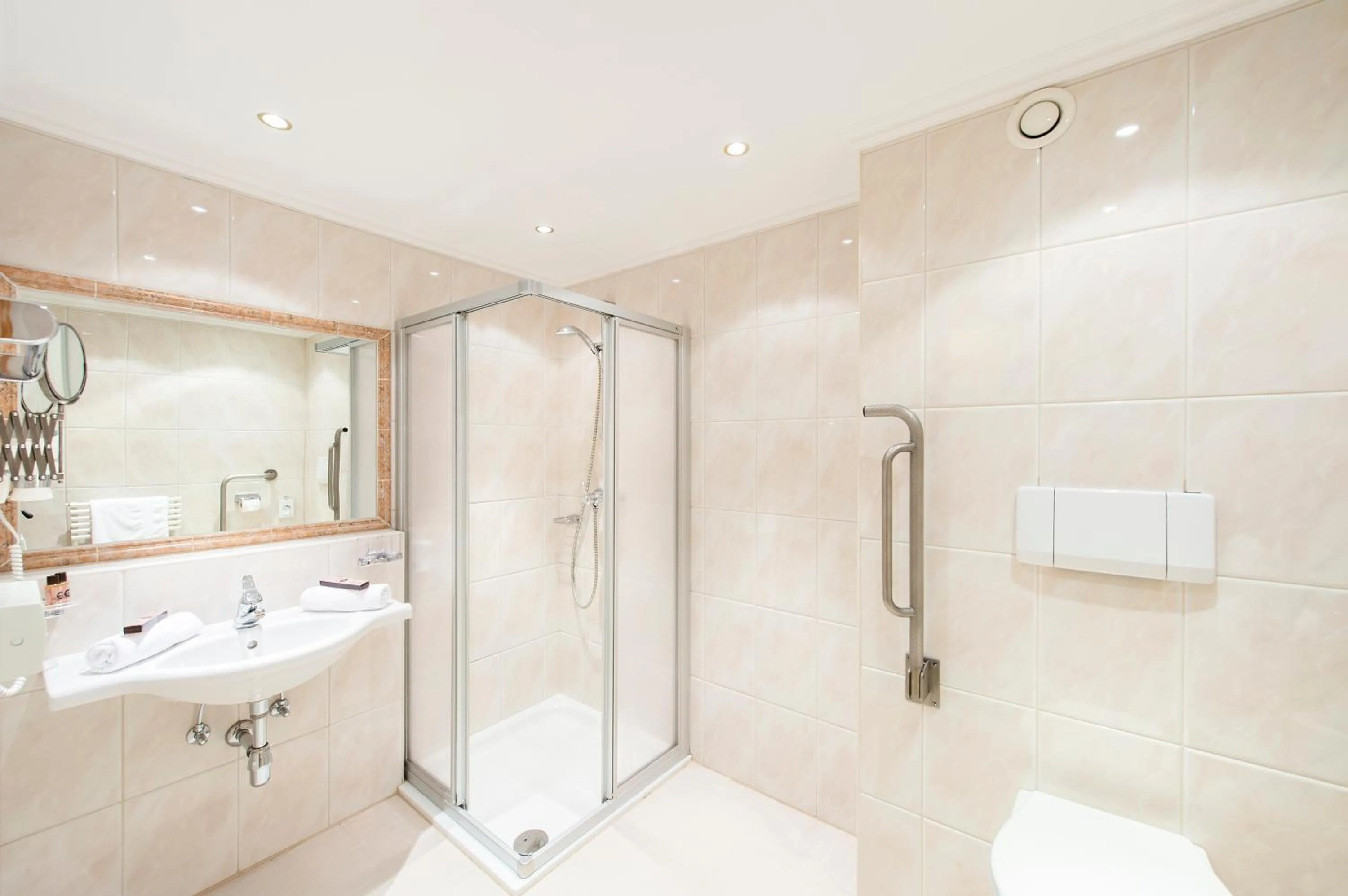 Shower in Hotel Erhart Sölden