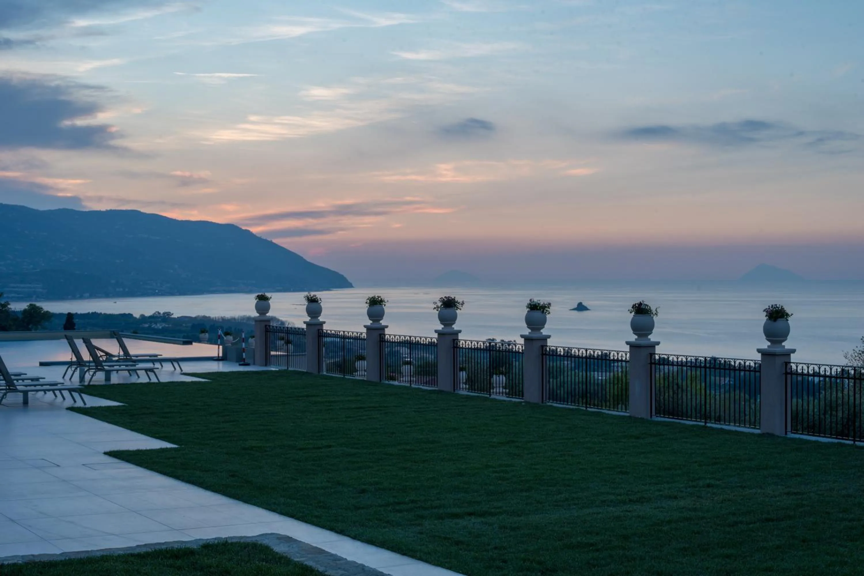 Swimming pool in Best Western Plus Hotel Terre di Eolo