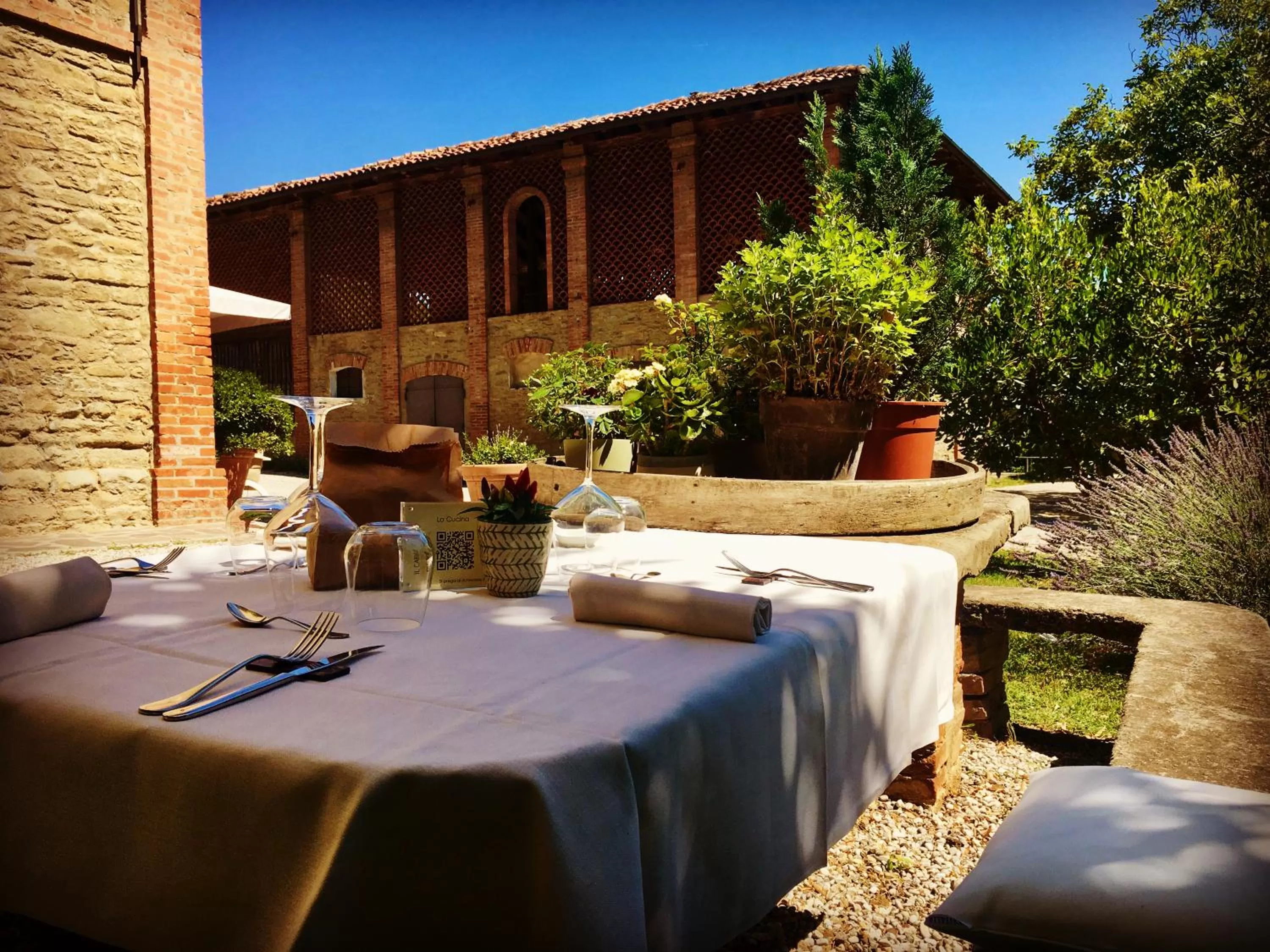 Restaurant/Places to Eat in Il Cardello Locanda