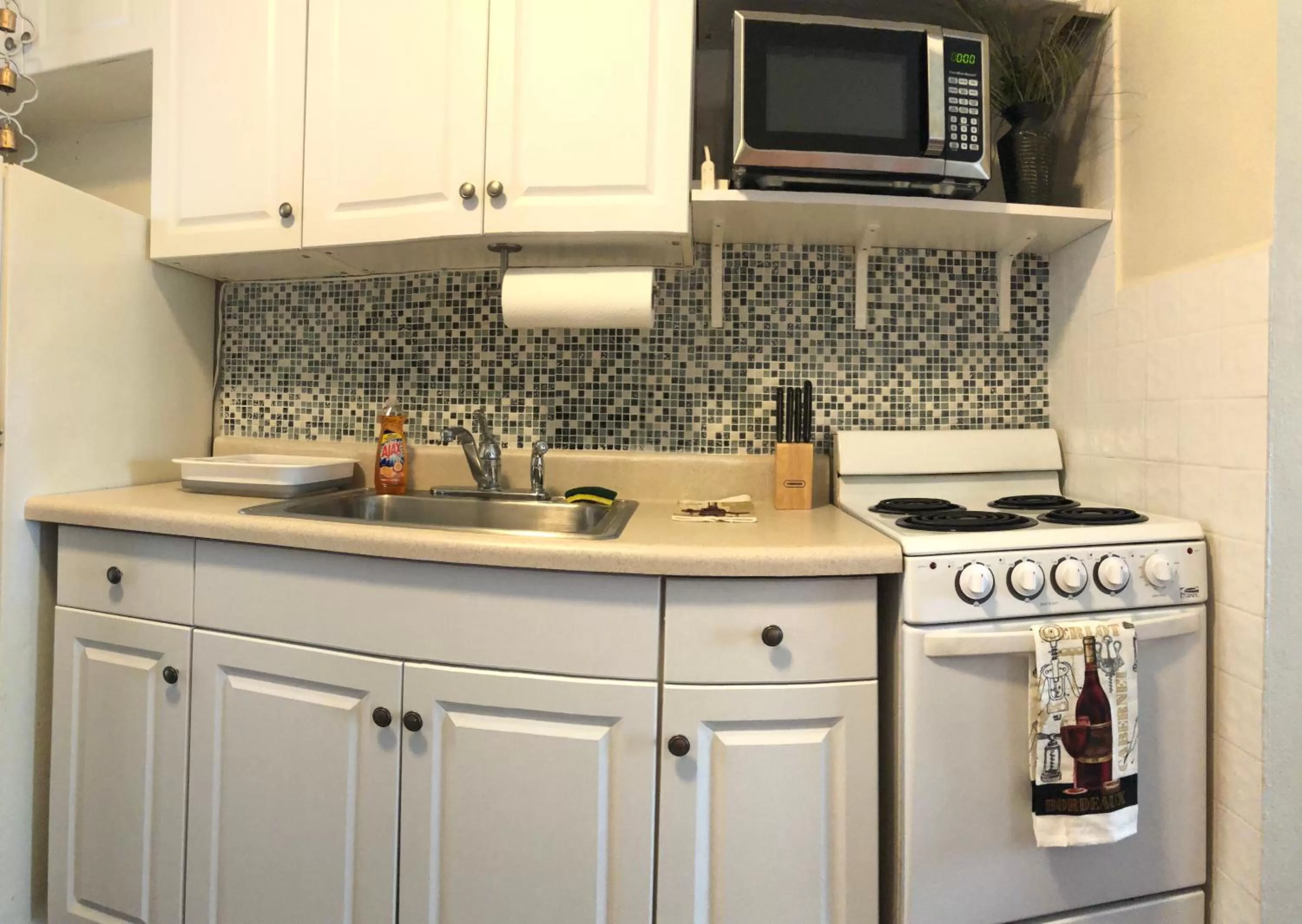 Kitchen or kitchenette in Hollywood Light Haven Lodge