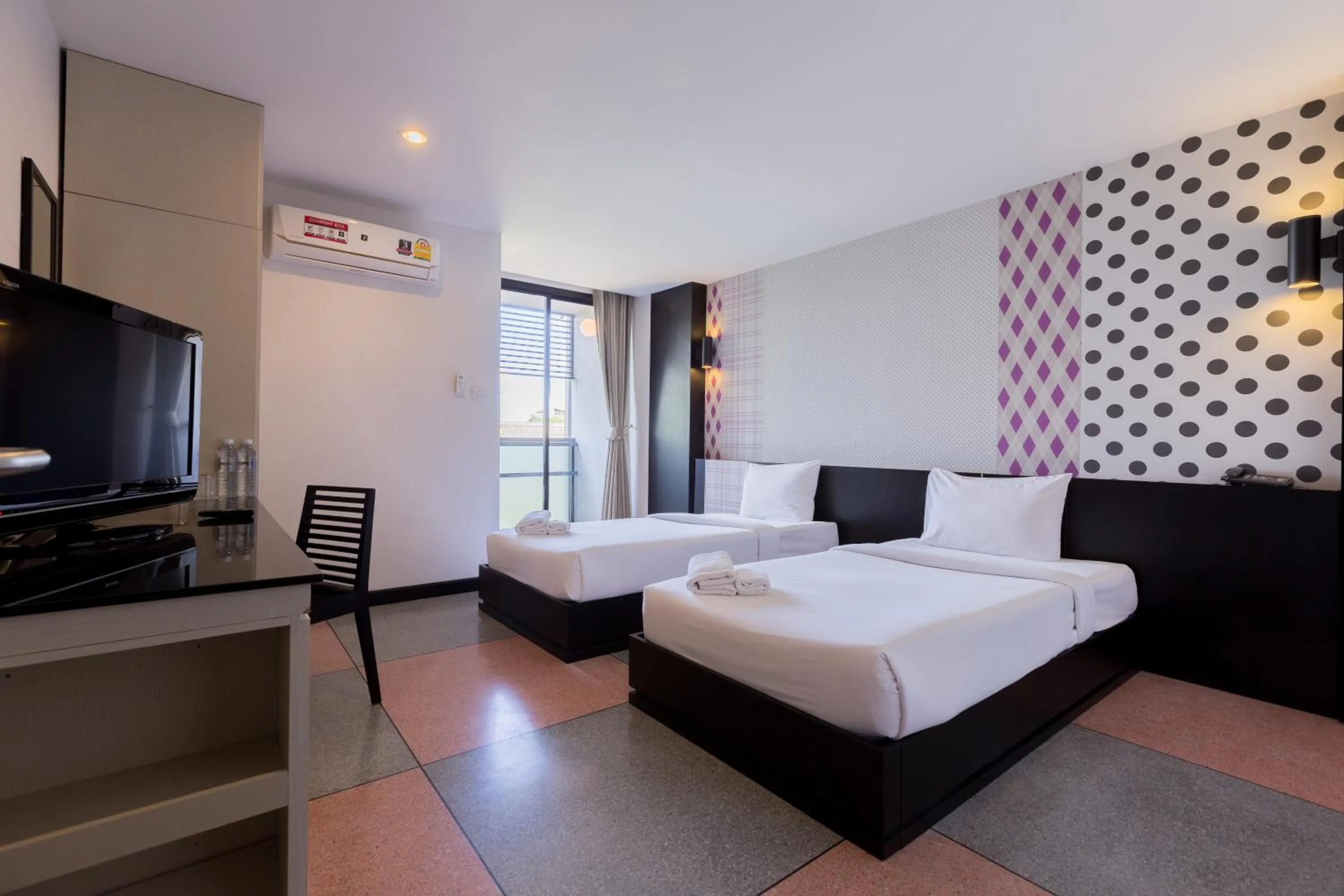 Photo of the whole room, Bed in Pen Ta Hug Hotel