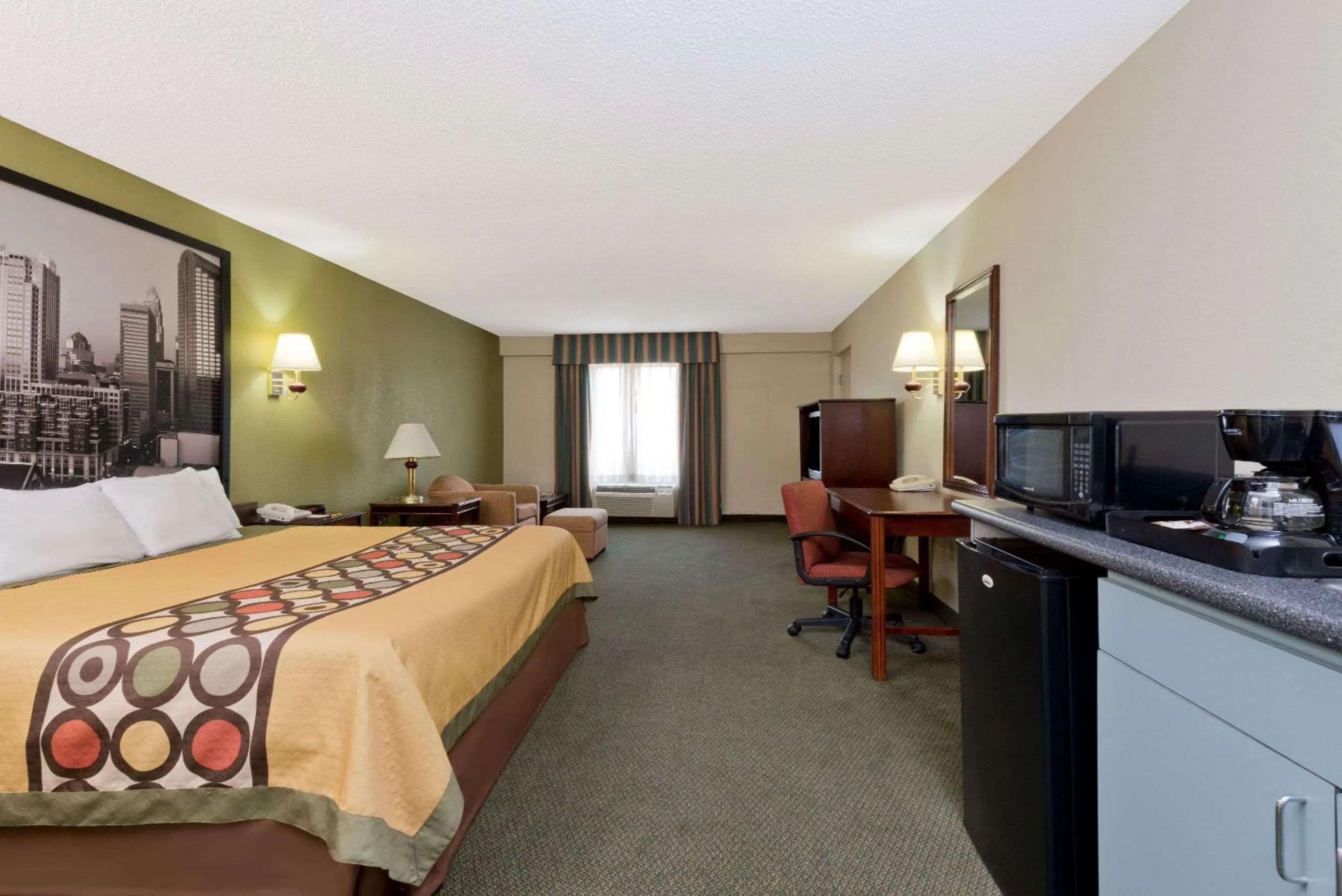 Photo of the whole room, Bed in Super 8 by Wyndham Huntersville/Charlotte Area
