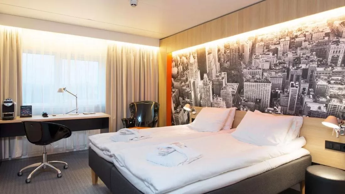 Property building, Bed in Thon Hotel Bergen Airport