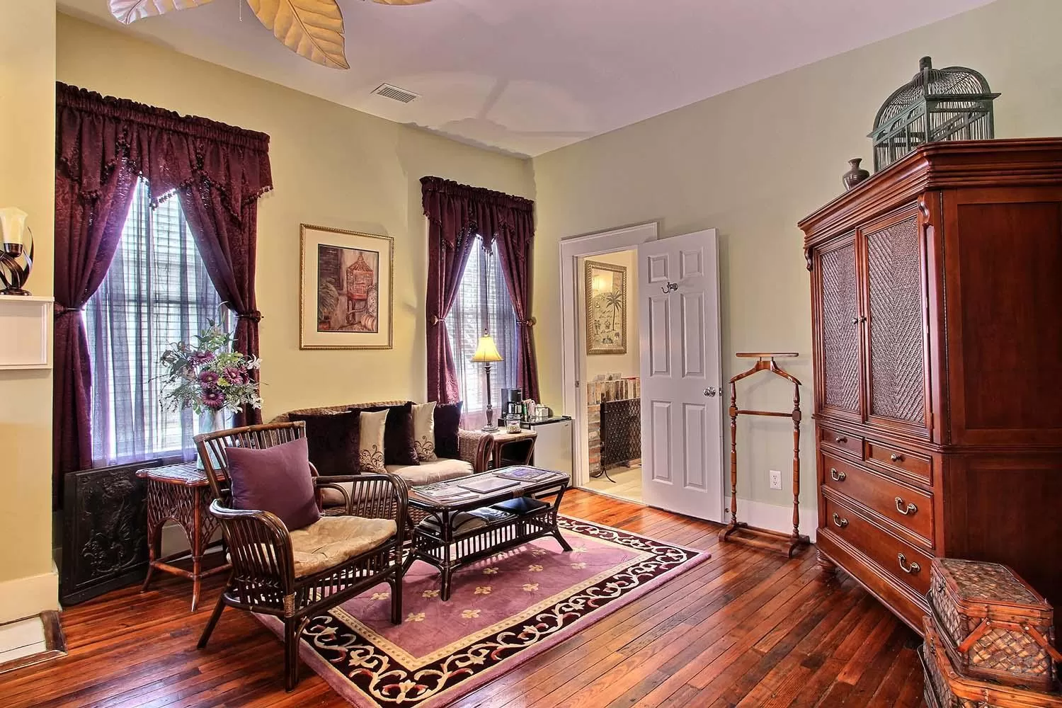 Seating area in Green Palm Inn