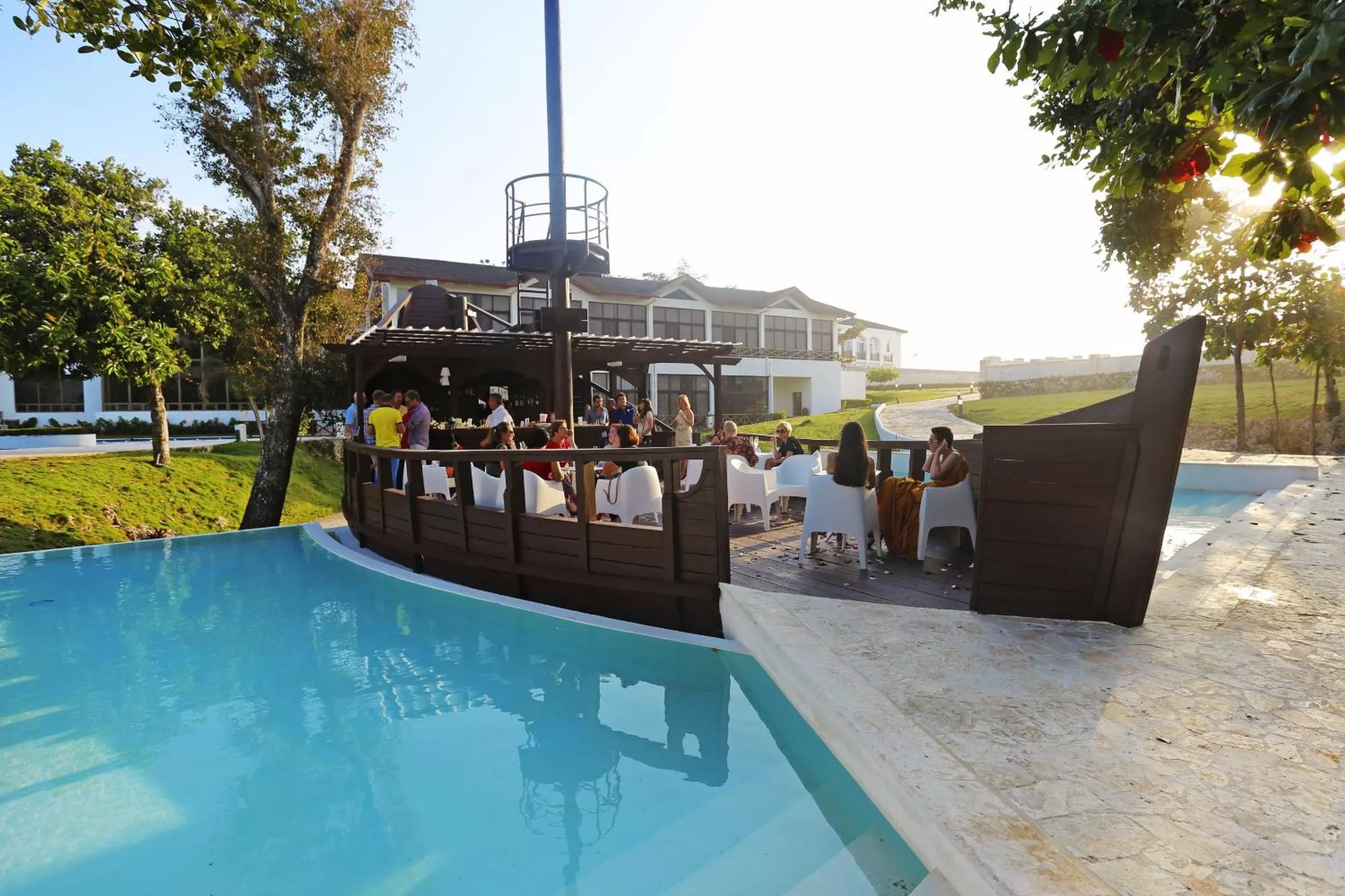 Restaurant/places to eat, Swimming Pool in Ocean Village Deluxe Resort & Spa