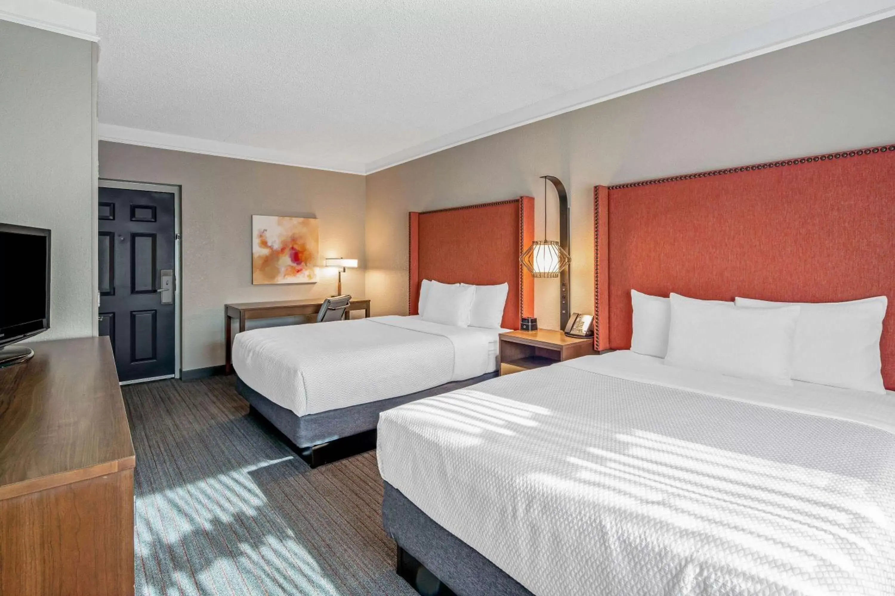 Queen Room with Two Queen Beds - Non-Smoking in La Quinta by Wyndham San Francisco Airport North - Free Airport Shuttle Queen Room with Two Queen Beds - Non-Smoking in La Quinta by Wyndham San Francisco Airport North - Free Airport Shuttle