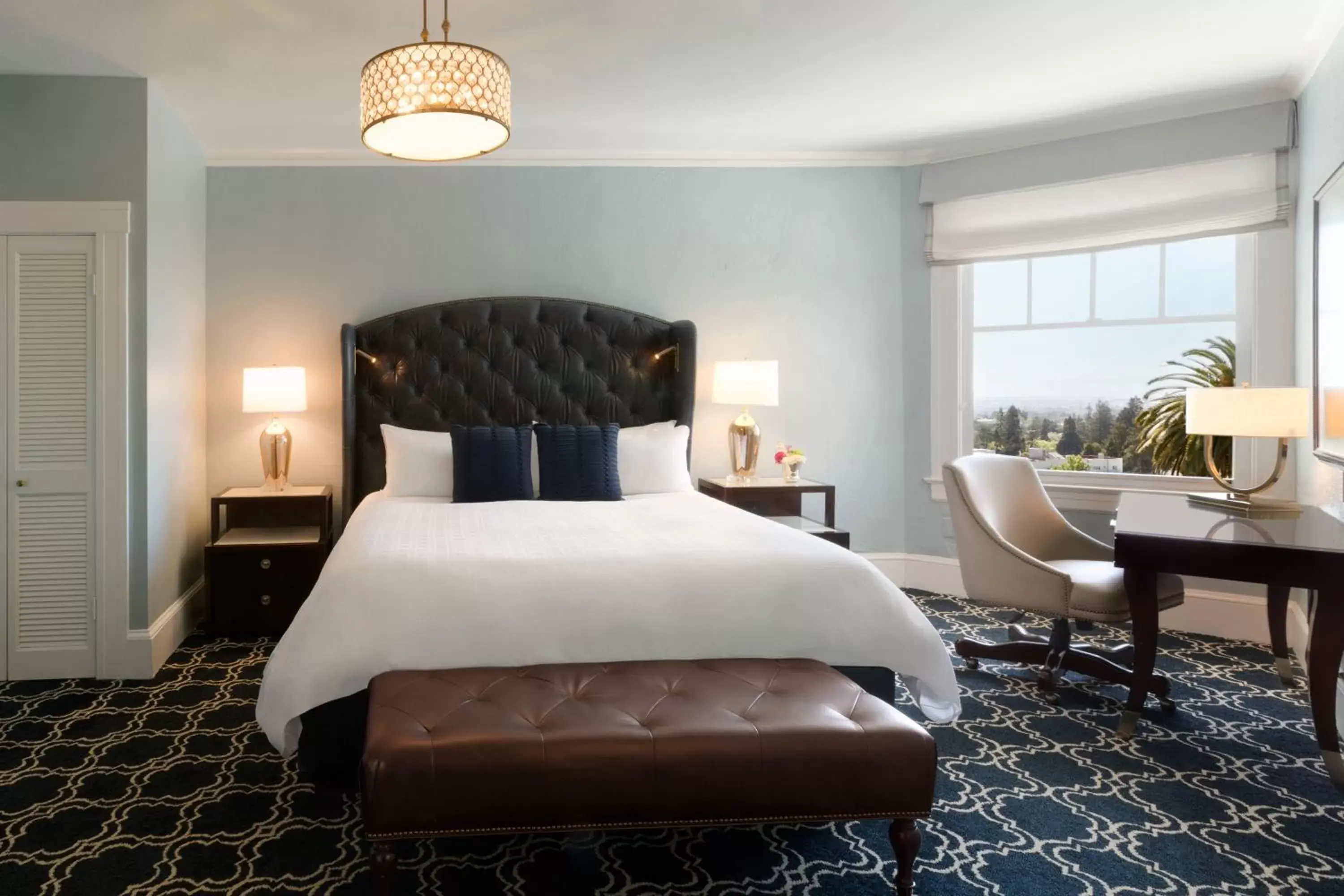 Standard King Room with View in Claremont Resort & Club Standard King Room with View in Claremont Resort & Club