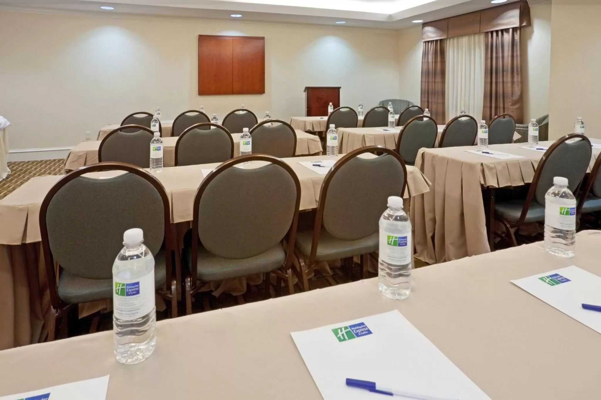 Meeting/conference room in Holiday Inn Express & Suites Waxahachie by IHG
