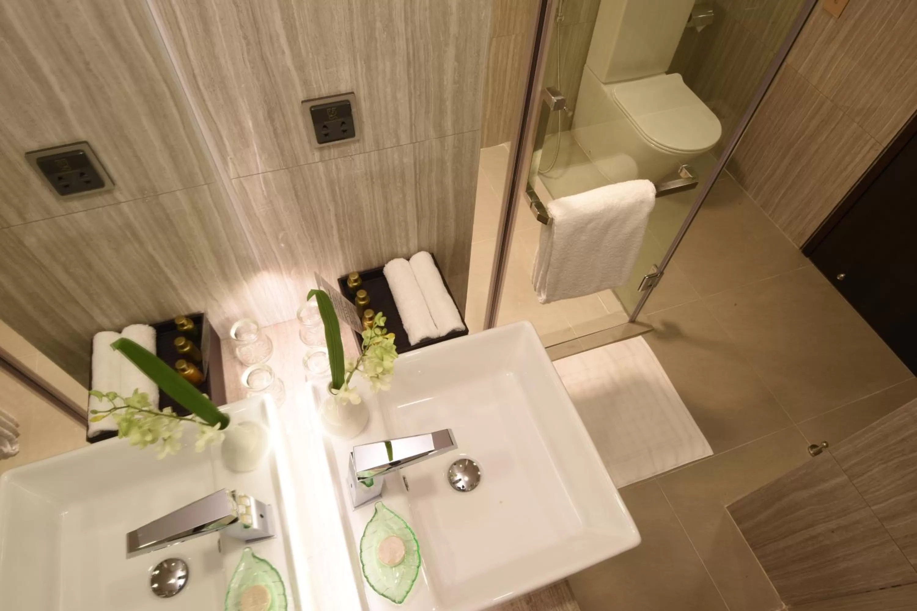 Shower in Best Western Chinatown Hotel