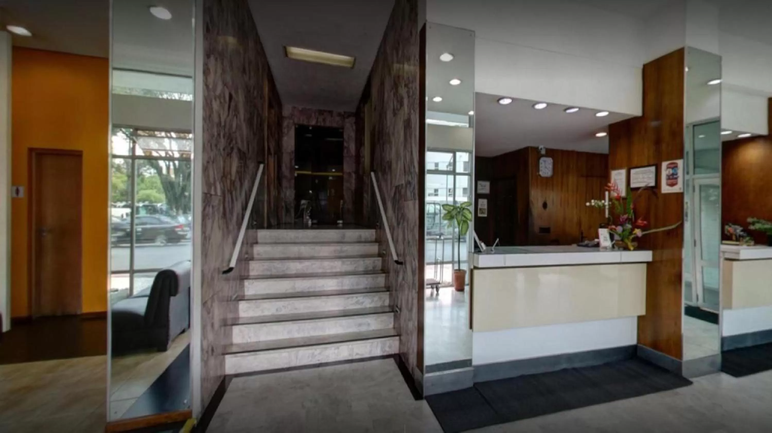 Lobby or reception in Rede Andrade Guaíra