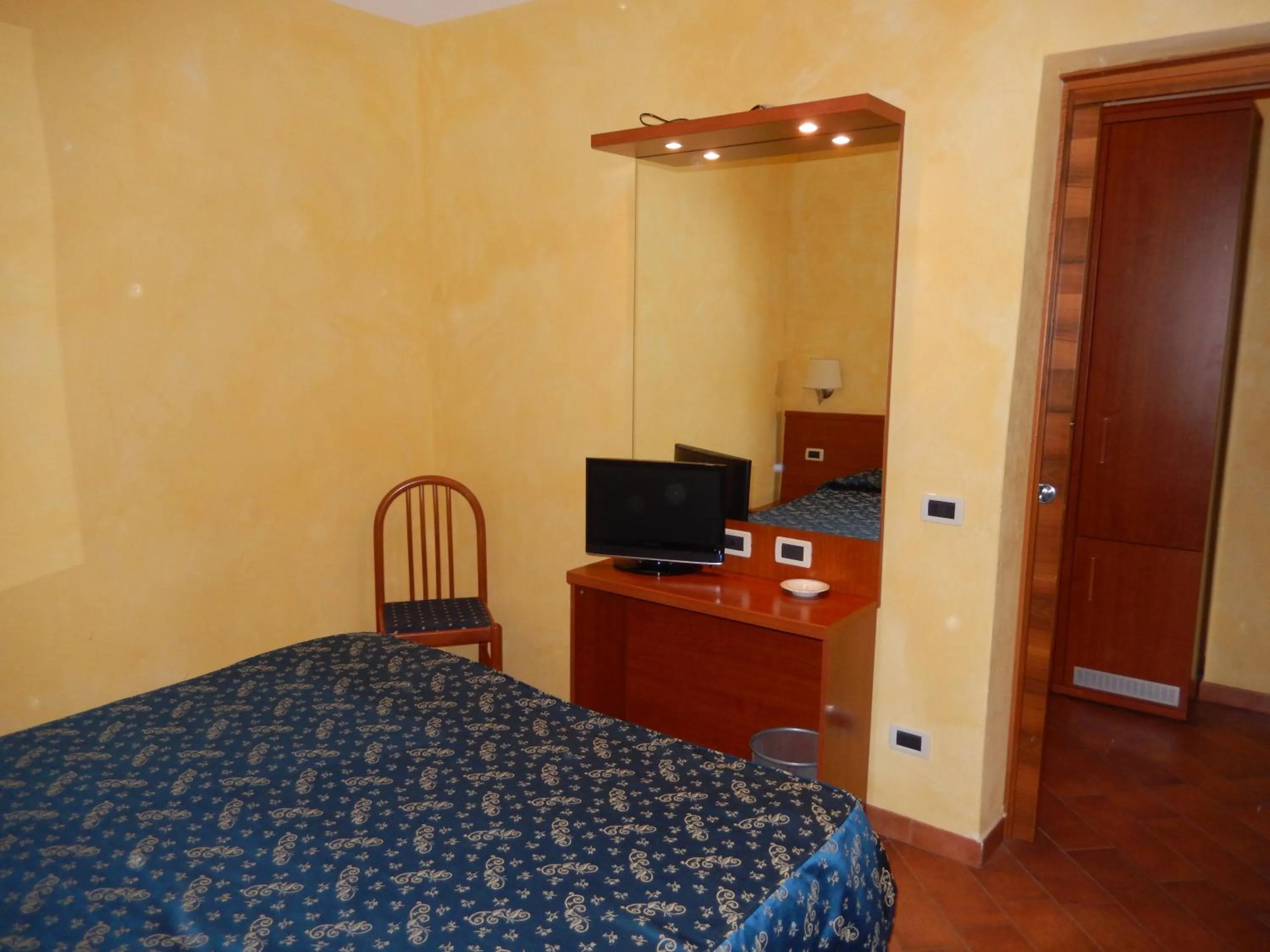 Decorative detail, Bed in Albergo Dei Leoni