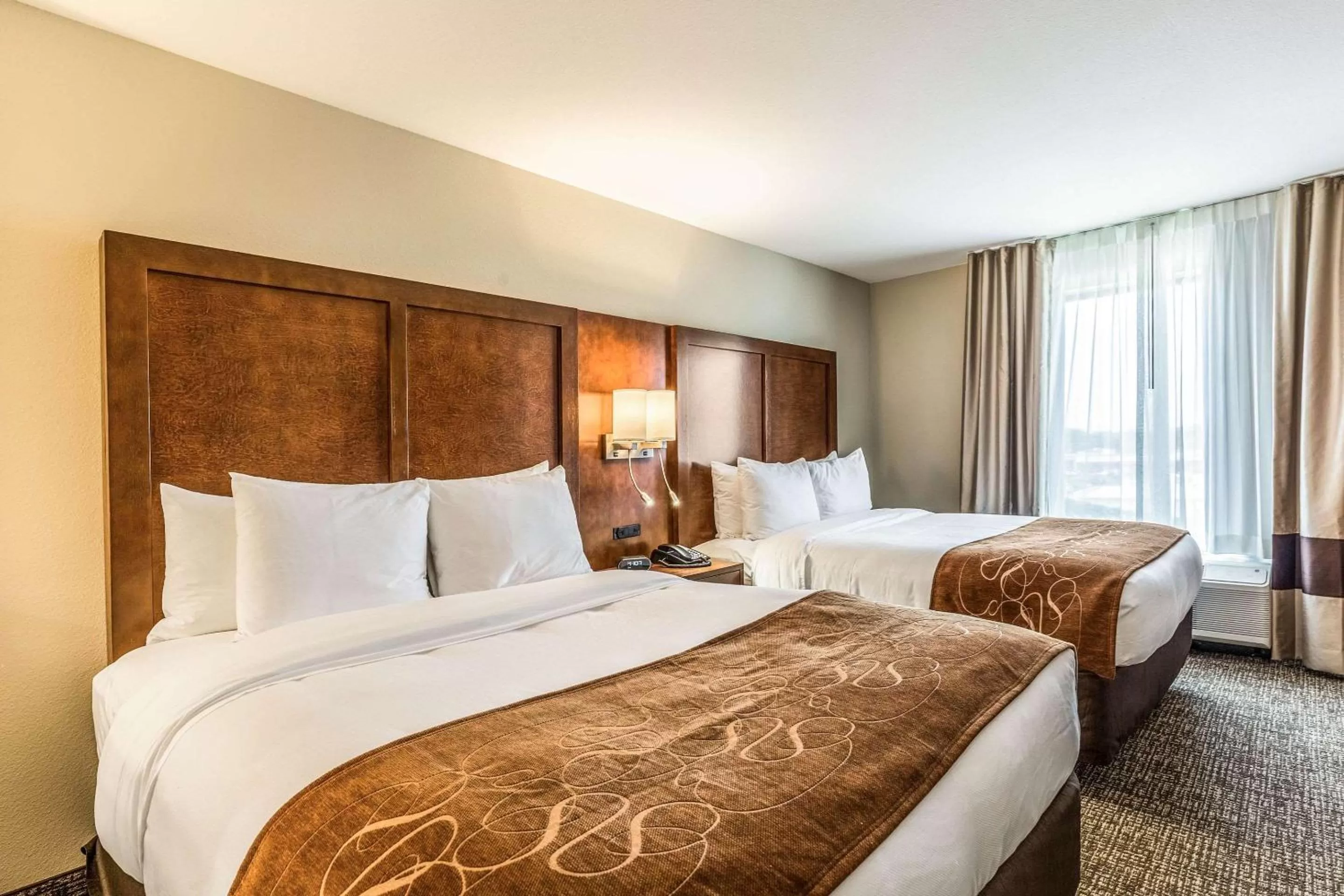 Photo of the whole room, Bed in Comfort Suites