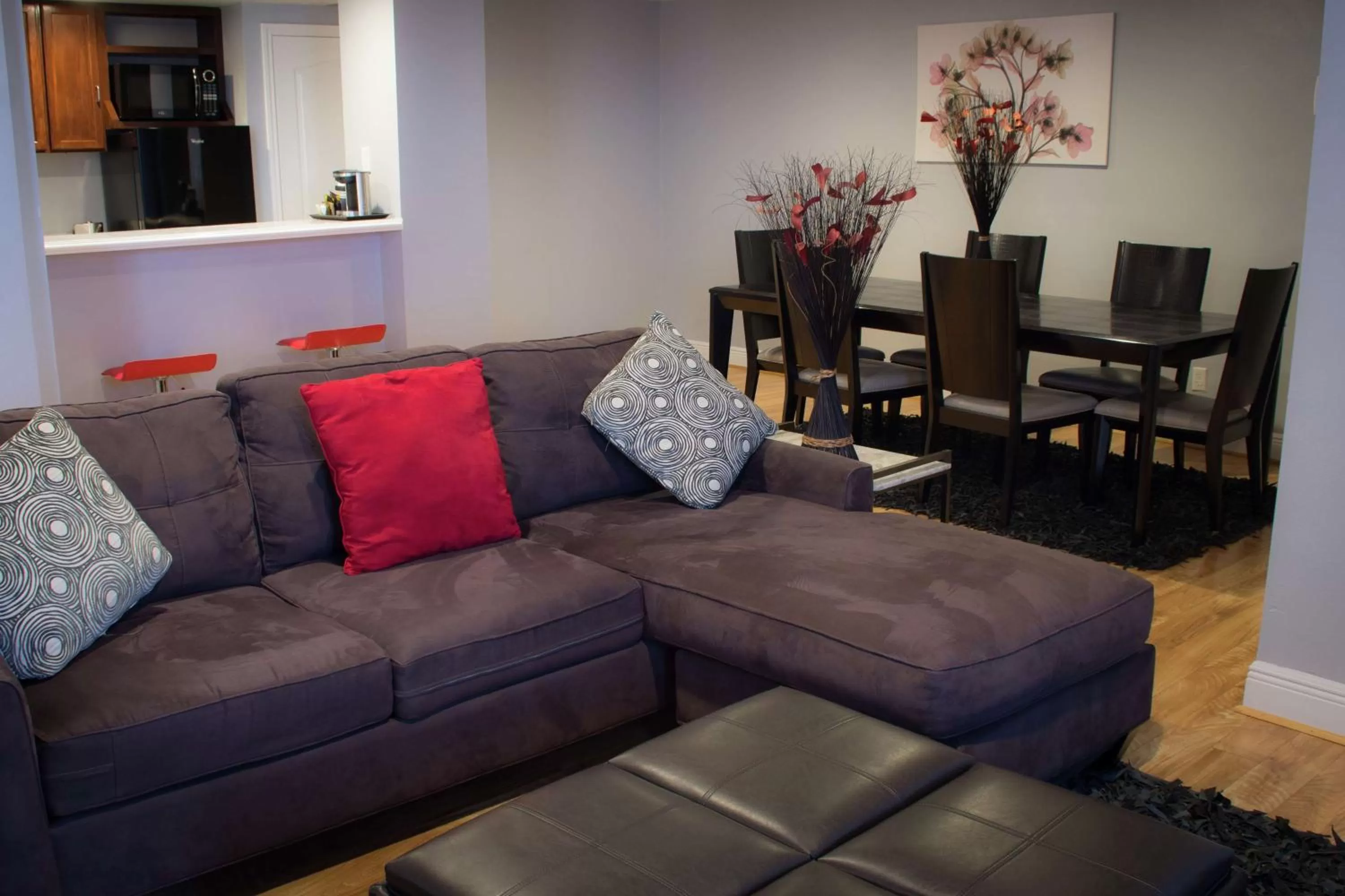 Living room in Midland Plaza Hotel