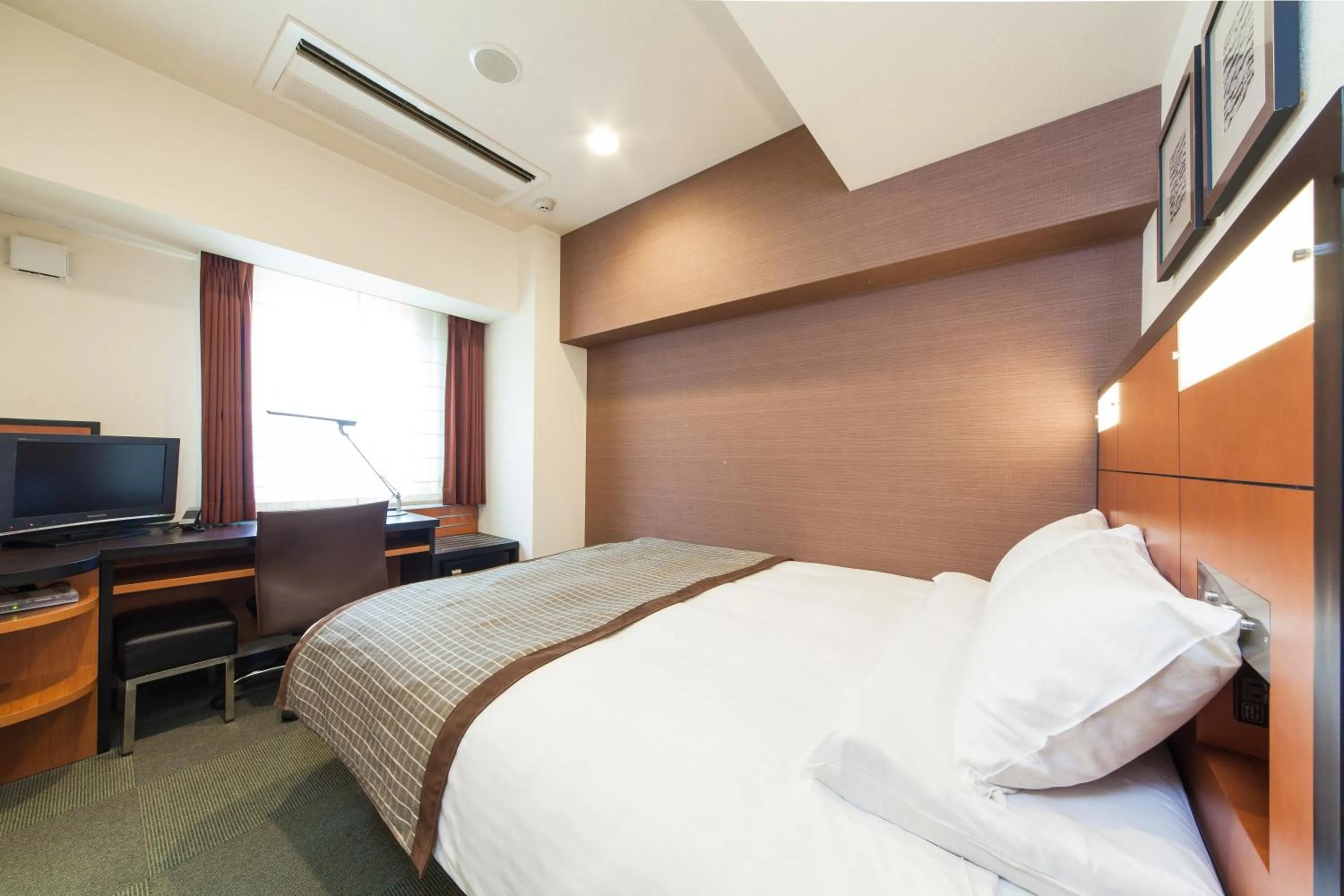 Photo of the whole room, Bed in HOTEL MYSTAYS Sakaisuji Honmachi